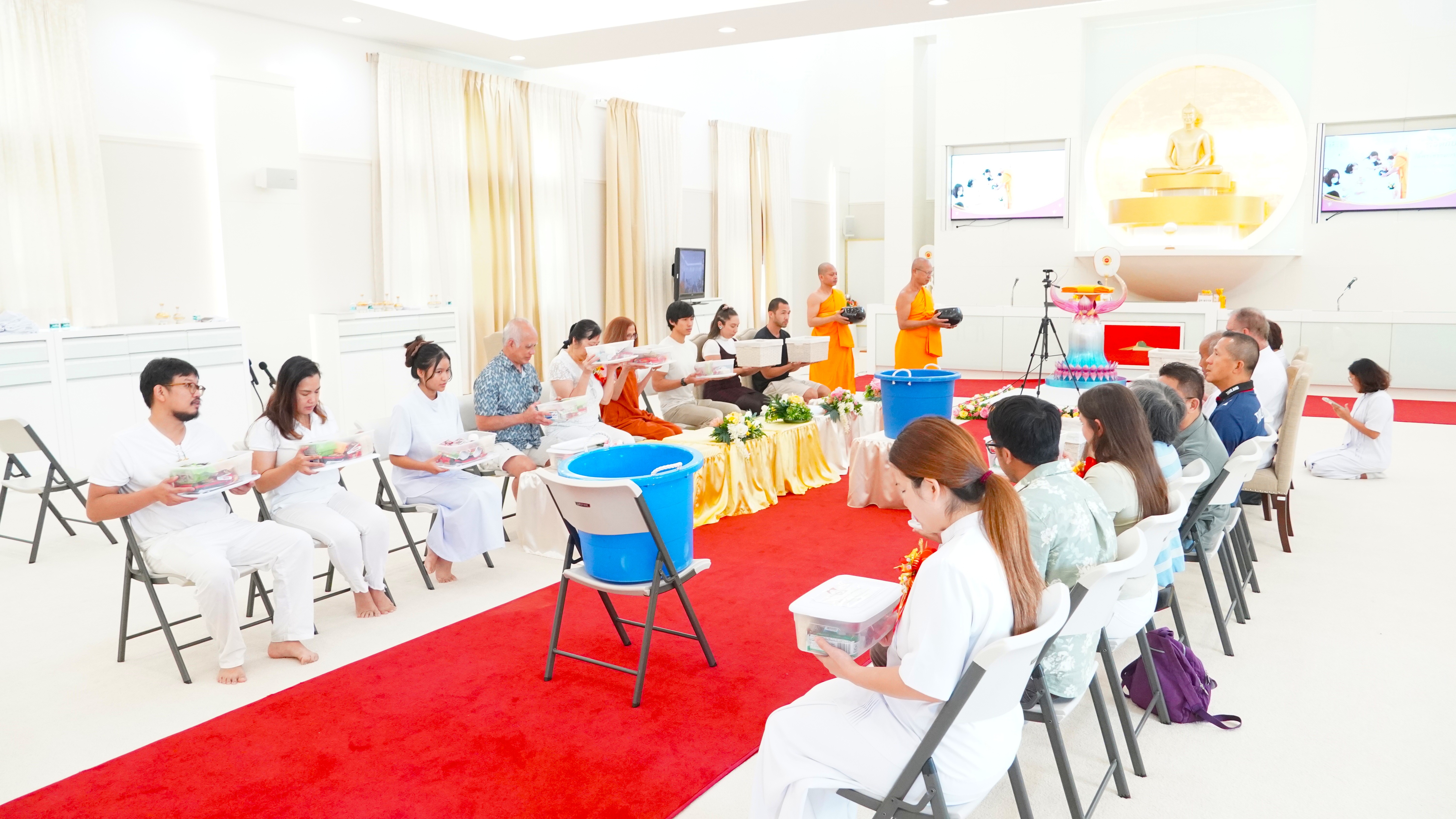 วัดพระธรรมกายฟลอริดา จัดพิธีถวายกองบุญปัญญาบารมี