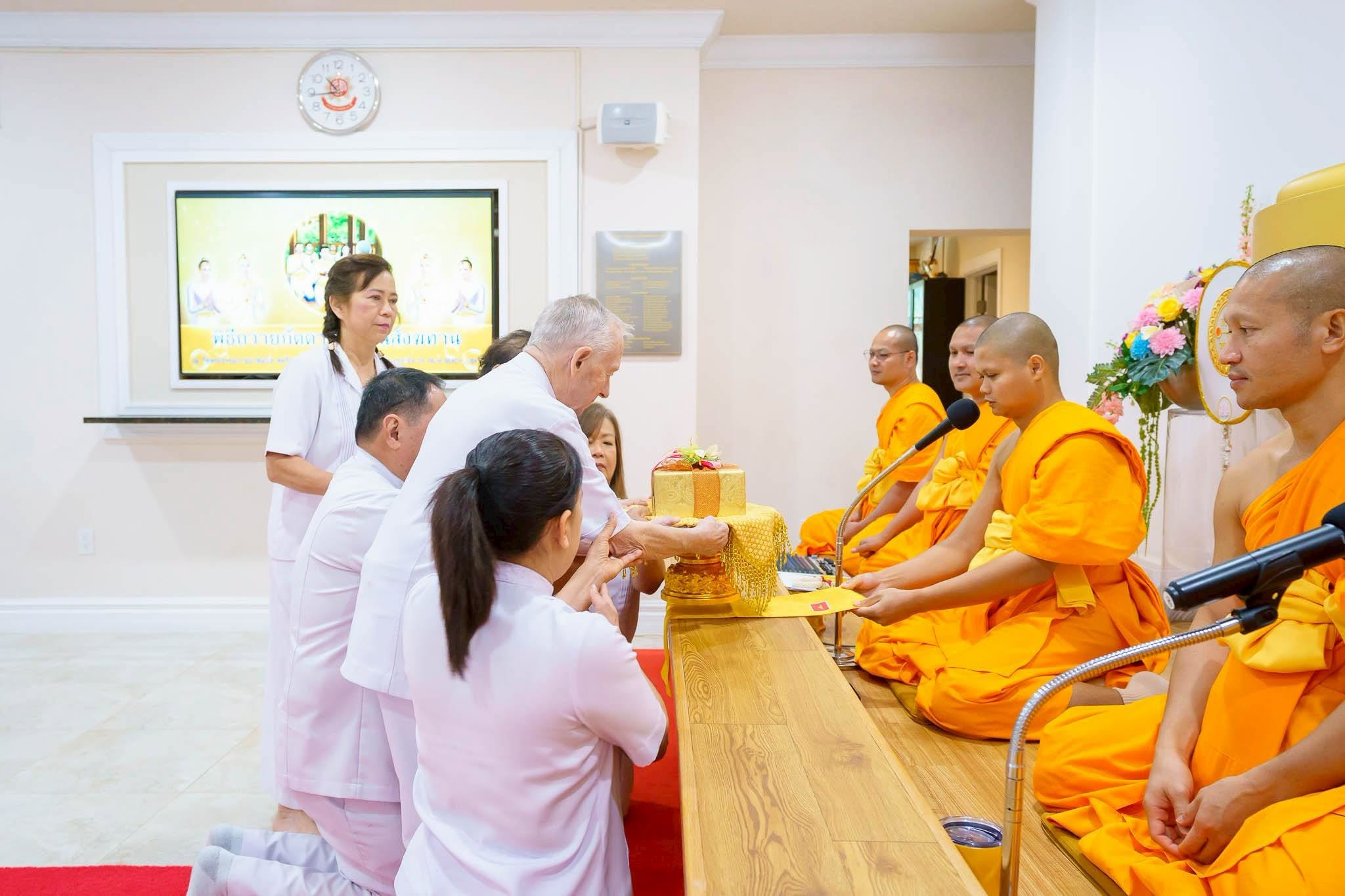 วัดพระธรรมกายปาล์มบีช จัดพิธีถวายกองบุญการศึกษา