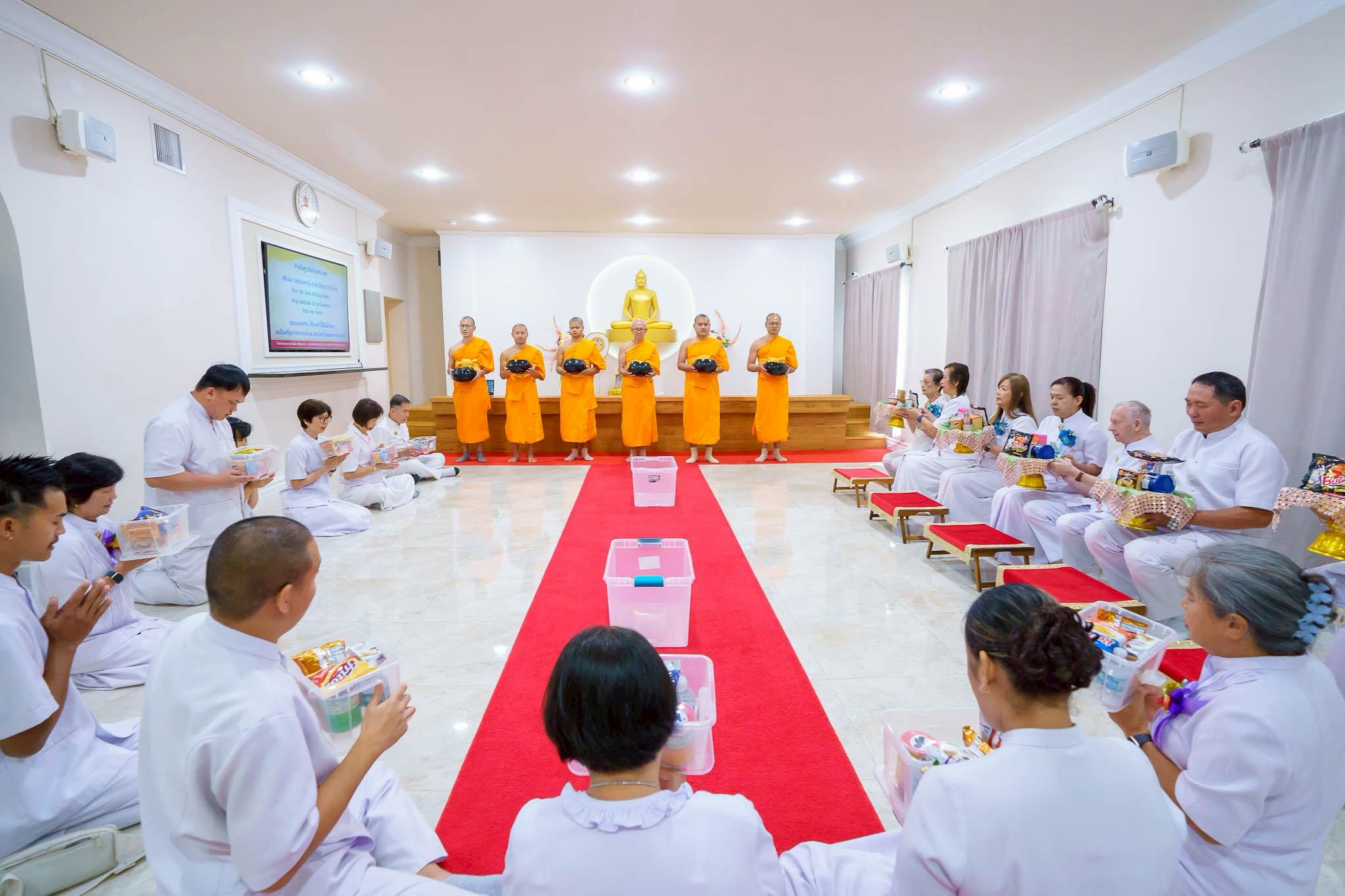 วัดพระธรรมกายปาล์มบีช จัดพิธีถวายกองบุญการศึกษา