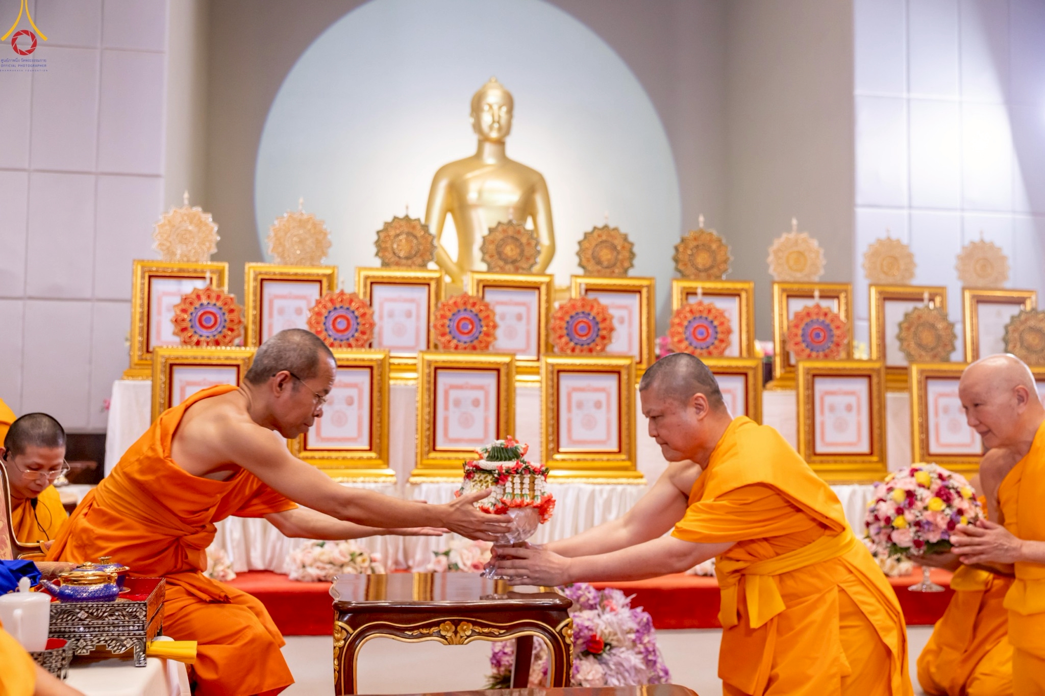 พระเทพวัชรธีรคุณ เลขานุการแม่กองบาลีสนามหลวง เลขานุการประธานสำนักงานกำกับดูแลพระธรรมทูตไปต่างประเทศ ผู้ช่วยเจ้าอาวาสวัดปากน้ำ พระอารามหลวง เป็นประธานสงฆ์