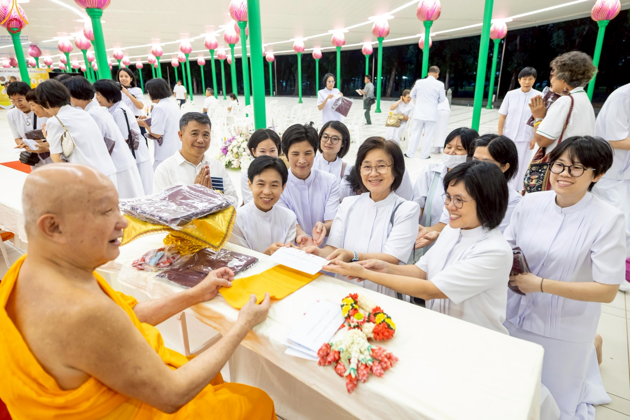 พิธีต้อนรับสัญญาบัตร พัดยศ พระครูสัญญาบัตรสายต่างประเทศวัดพระธรรมกาย จำนวน 19 รูป