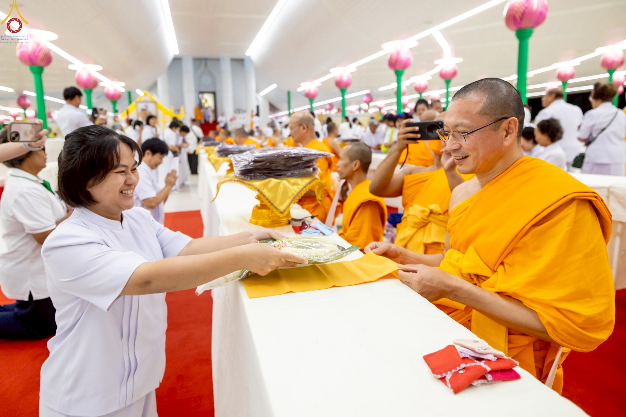 พิธีต้อนรับสัญญาบัตร พัดยศ พระครูสัญญาบัตรสายต่างประเทศวัดพระธรรมกาย จำนวน 19 รูป