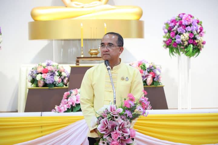 ผวจ.ปทุมธานี เปิดโครงการรถตัดแว่นสายตาเคลื่อนที่สภากาชาดไทยเพื่อเด็กนักเรียนในชนบท