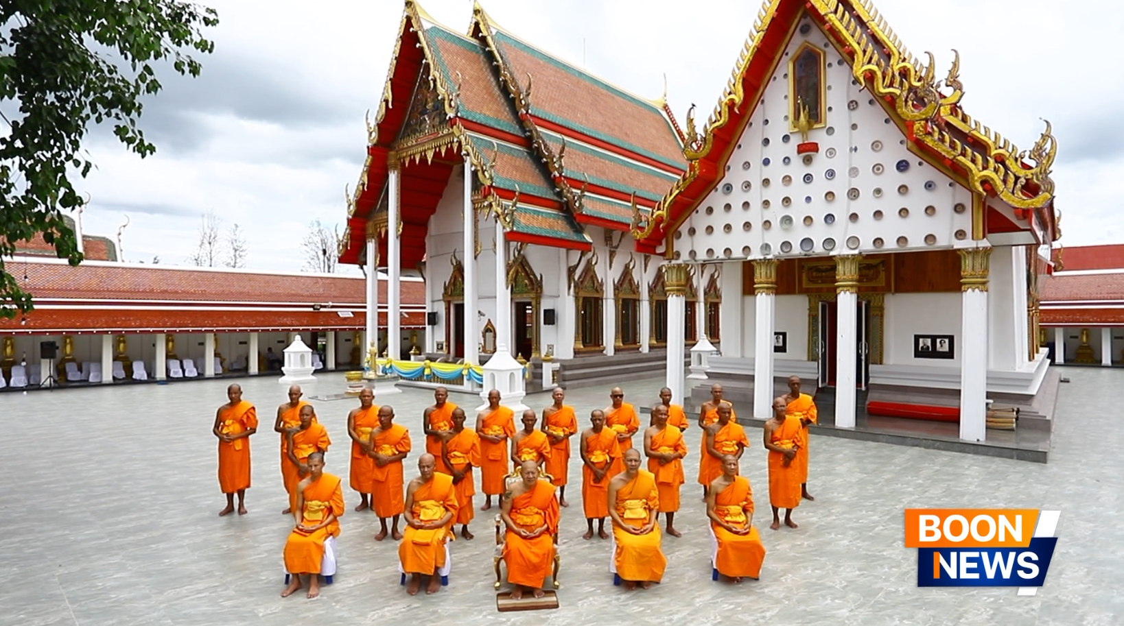 คำว่าบวช แปลว่า ไปโดยสิ้นเชิง หรือเว้นโดยสิ้นเชิง หมายถึงไปจากความเป็นฆราวาส ไปจากการครองเรือน