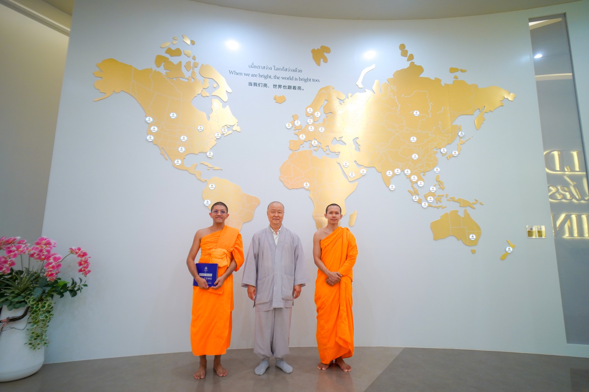 พระอาจารย์ชาวเกาหลีใต้ มาเยี่ยมชมวัดพระธรรมกาย