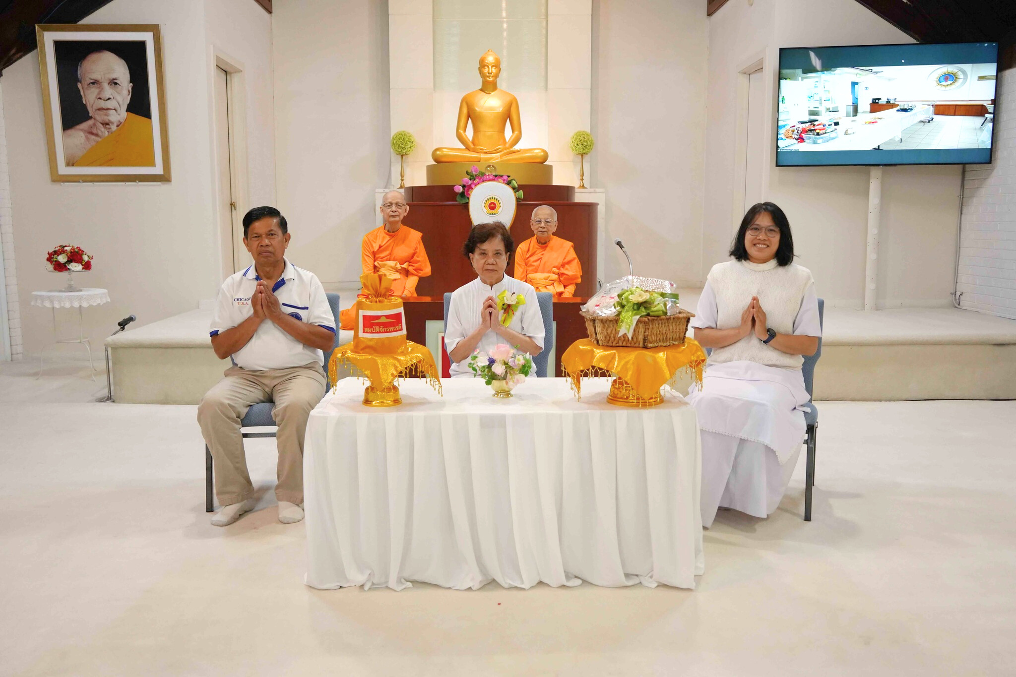 วัดพระธรรมกายชิคาโก จัดพิธีถวายกองบุญข้าวสาร