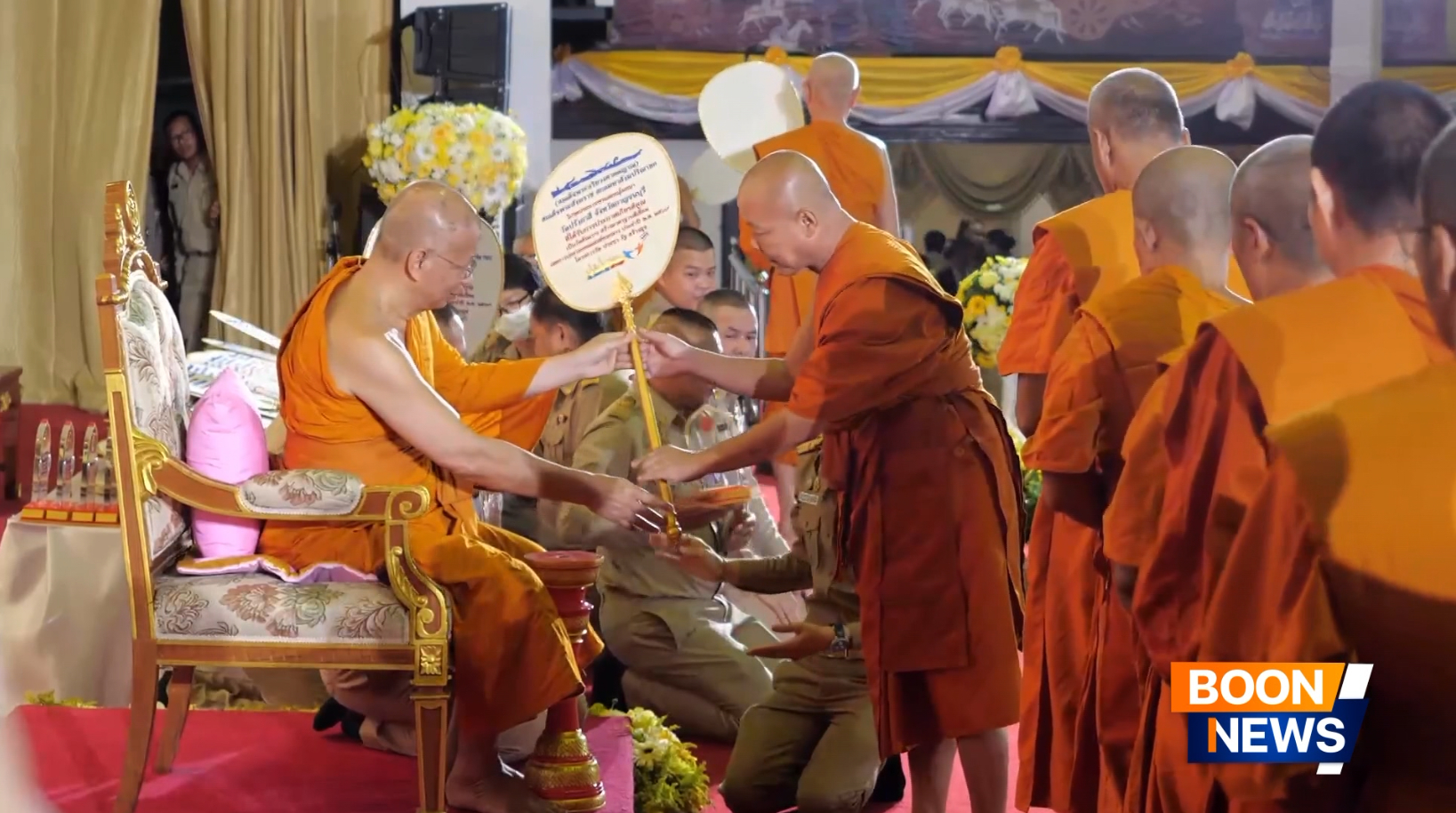 ท่านเจ้าประคุณสมเด็จพระมหาวีรวงศ์ เมตตามอบโล่รางวัลและพัดเกียรติยศแก่วัดต้นแบบที่ผ่านการคัดเลือกจำนวน 137 วัด