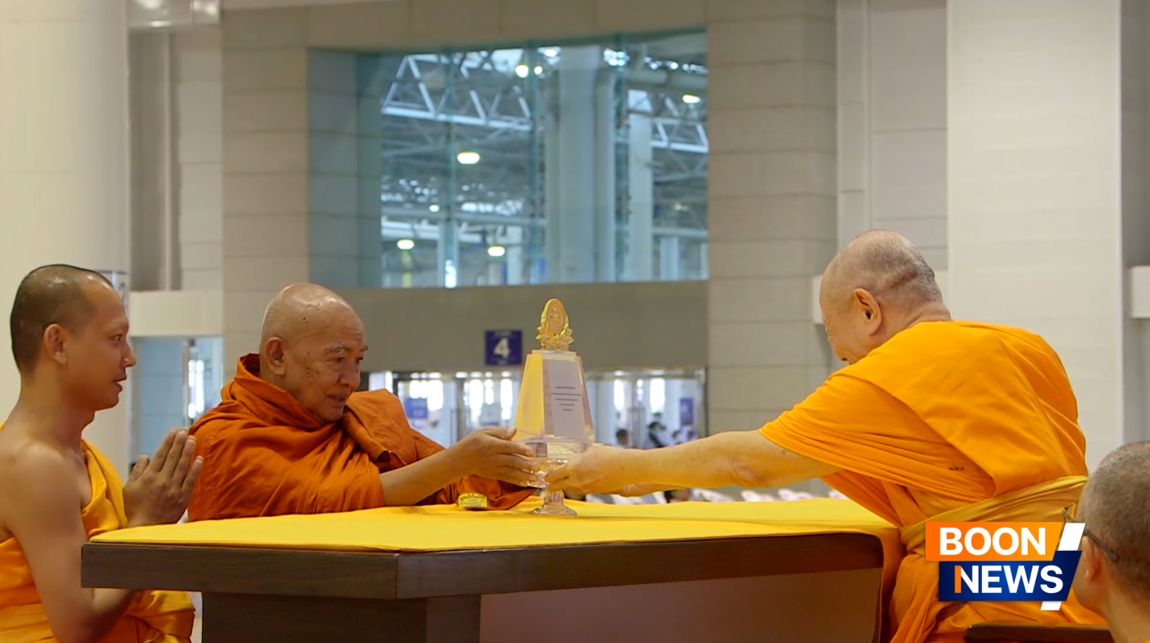 หลวงพ่อทัตตชีโว เมตตาเป็นประธานสงฆ์ ในพิธีมอบโล่รางวัลเกียรติคุณผู้ที่ส่งยอดสวดธัมมจักกัปปวัตตนสูตร และโล่รางวัลโครงการผู้นำแสงสว่างออนไลน์