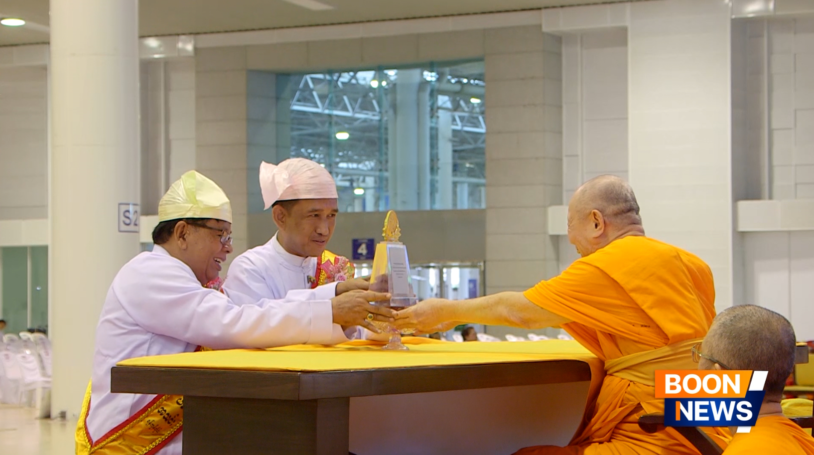 หลวงพ่อทัตตชีโว เมตตาเป็นประธานสงฆ์ ในพิธีมอบโล่รางวัลเกียรติคุณผู้ที่ส่งยอดสวดธัมมจักกัปปวัตตนสูตร และโล่รางวัลโครงการผู้นำแสงสว่างออนไลน์