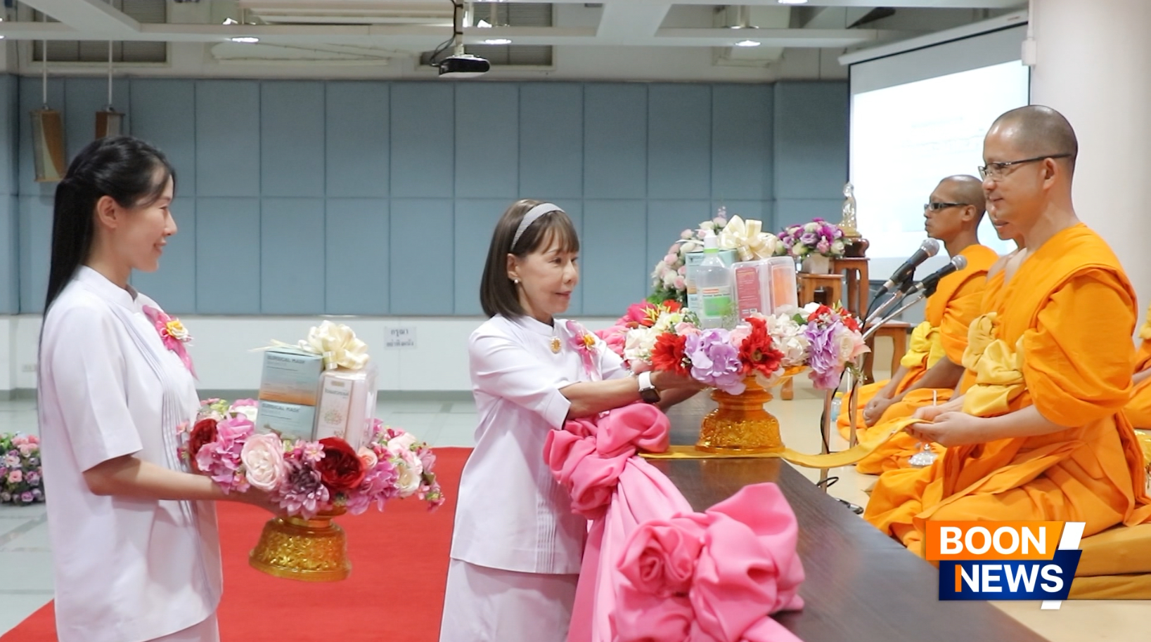 ประธานนำกล่าวคำถวายกองบุญต่างๆ ได้น้อมนำไทยธรรมถวายแด่ท่านประธานสงฆ์