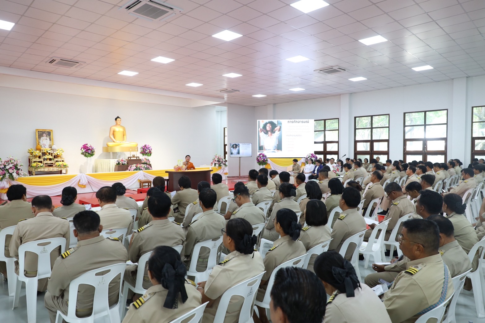อำเภอคลองหลวง ร่วมกับ คณะสงฆ์อำเภอคลองหลวง น้อมนำหลักธรรมพระราชทาน ธรรมนาวา “วัง” สู่เครือข่าย “บวร” 