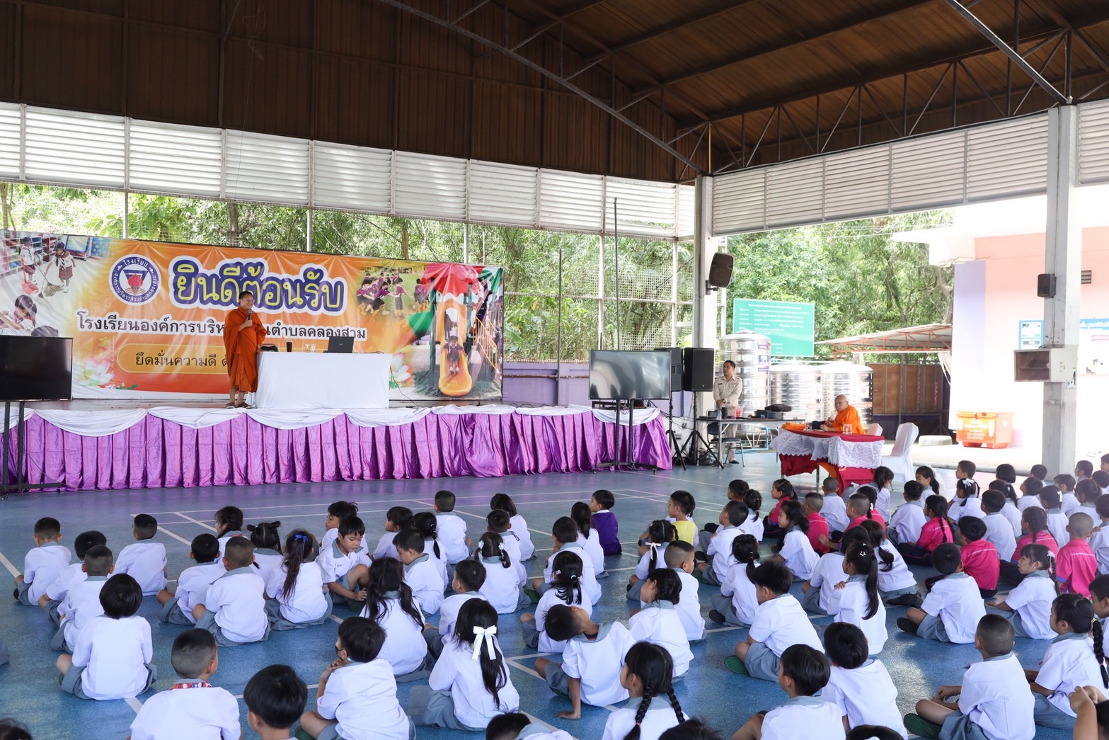 อำเภอคลองหลวง ร่วมกับ คณะสงฆ์อำเภอคลองหลวง น้อมนำหลักธรรมพระราชทาน ธรรมนาวา “วัง” สู่เครือข่าย “บวร” 