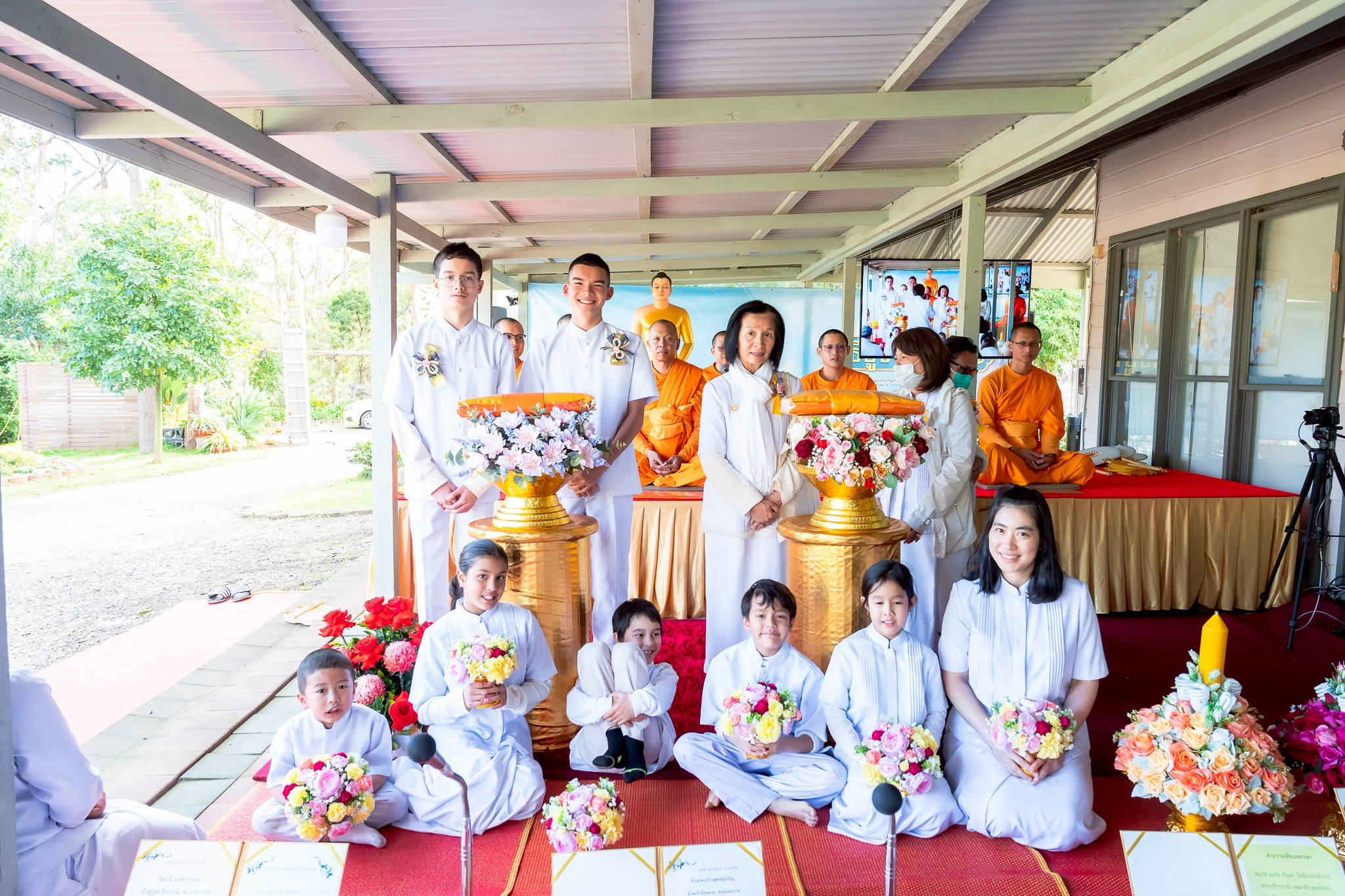 พิธีทอดผ้าป่า