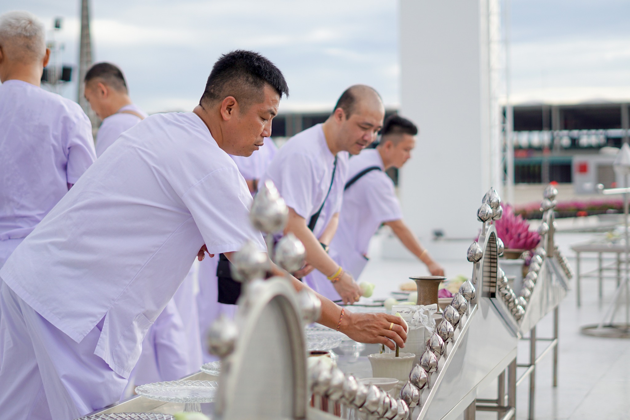 ชาวมาเลเซียและเวียดนาม เดินทางมาเยี่ยมชมวัดพระธรรมกาย