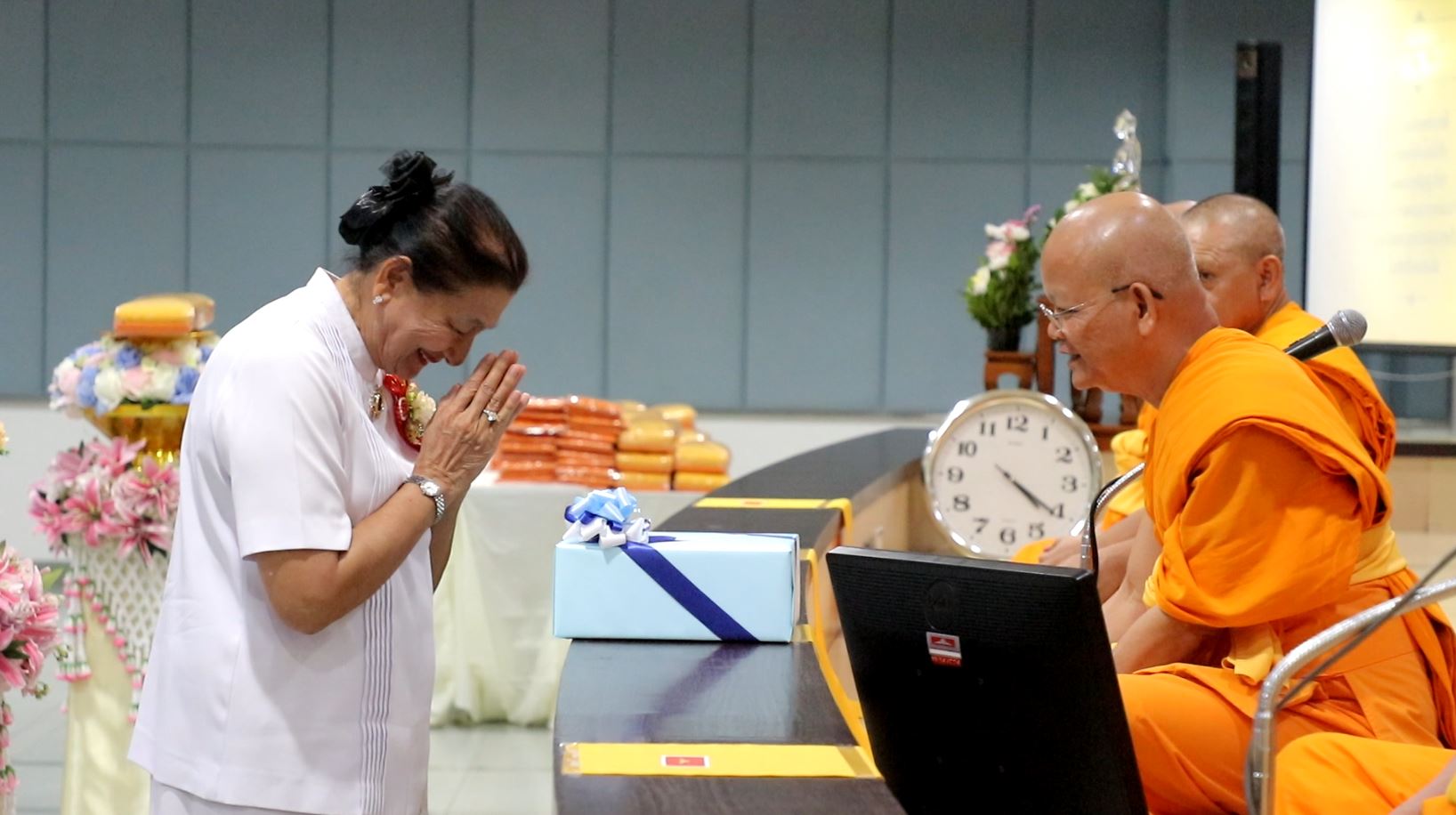 วัดพุทธบาหลี จัดพิธีทอดผ้าป่าเพื่องานเผยแผ่พระพุทธศาสนาวิชชาธรรมกาย