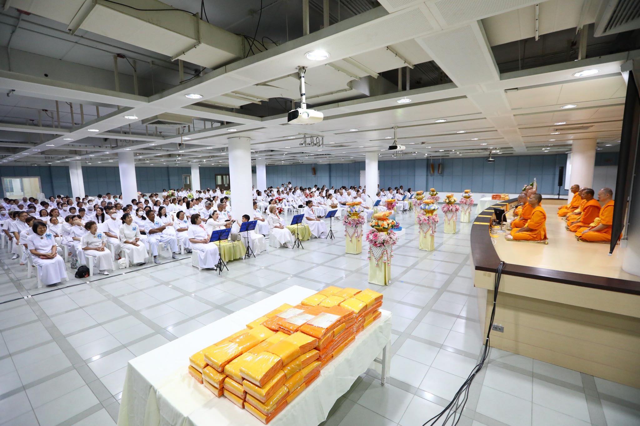 วัดพุทธบาหลี จัดพิธีทอดผ้าป่าเพื่องานเผยแผ่พระพุทธศาสนาวิชชาธรรมกาย