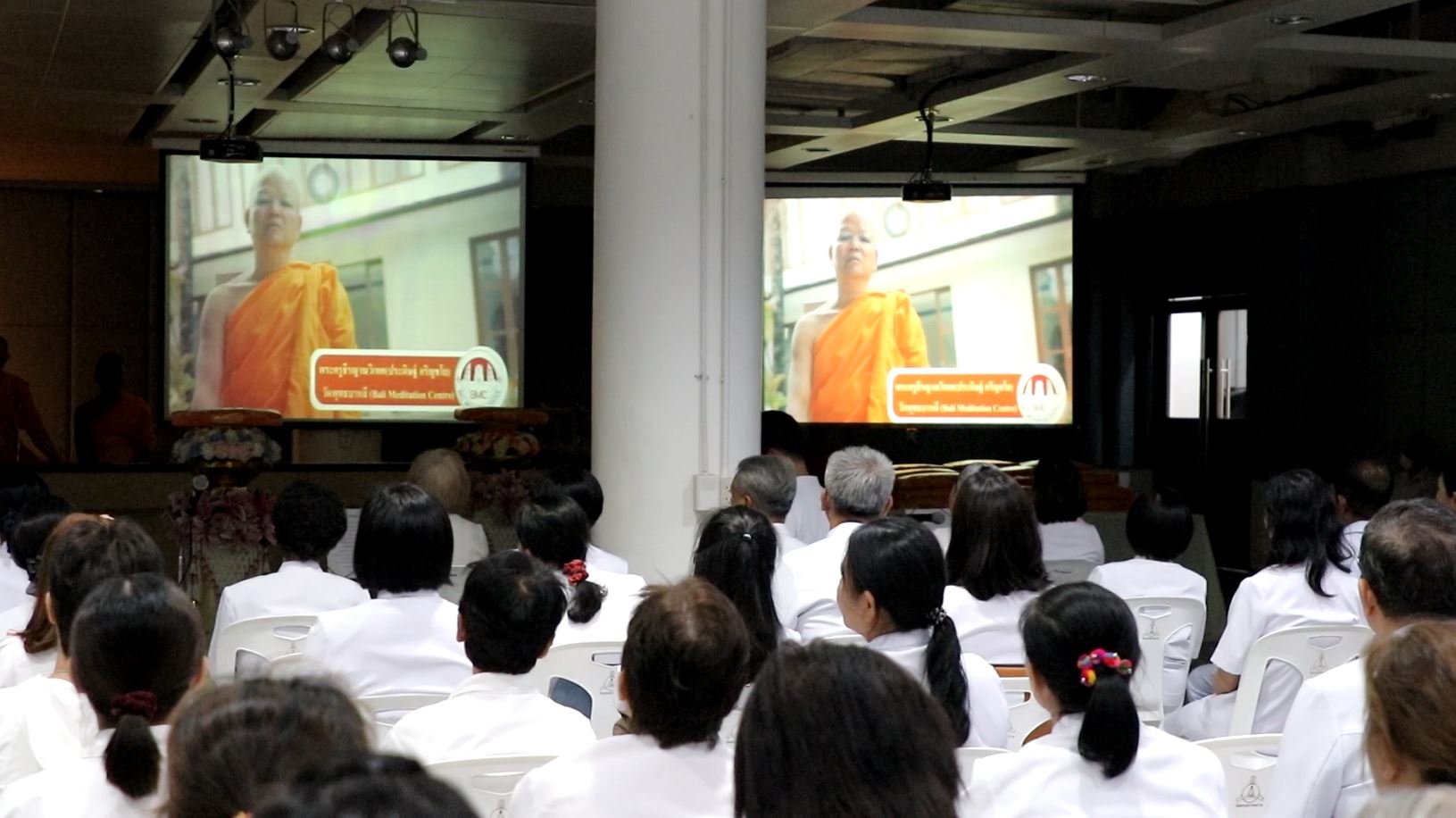 วัดพุทธบาหลี จัดพิธีทอดผ้าป่าเพื่องานเผยแผ่พระพุทธศาสนาวิชชาธรรมกาย
