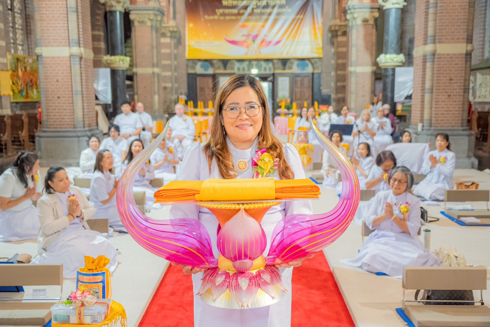 พิธีทอดผ้าป่าสมทบทุนปฏิสังขรณ์วัด 