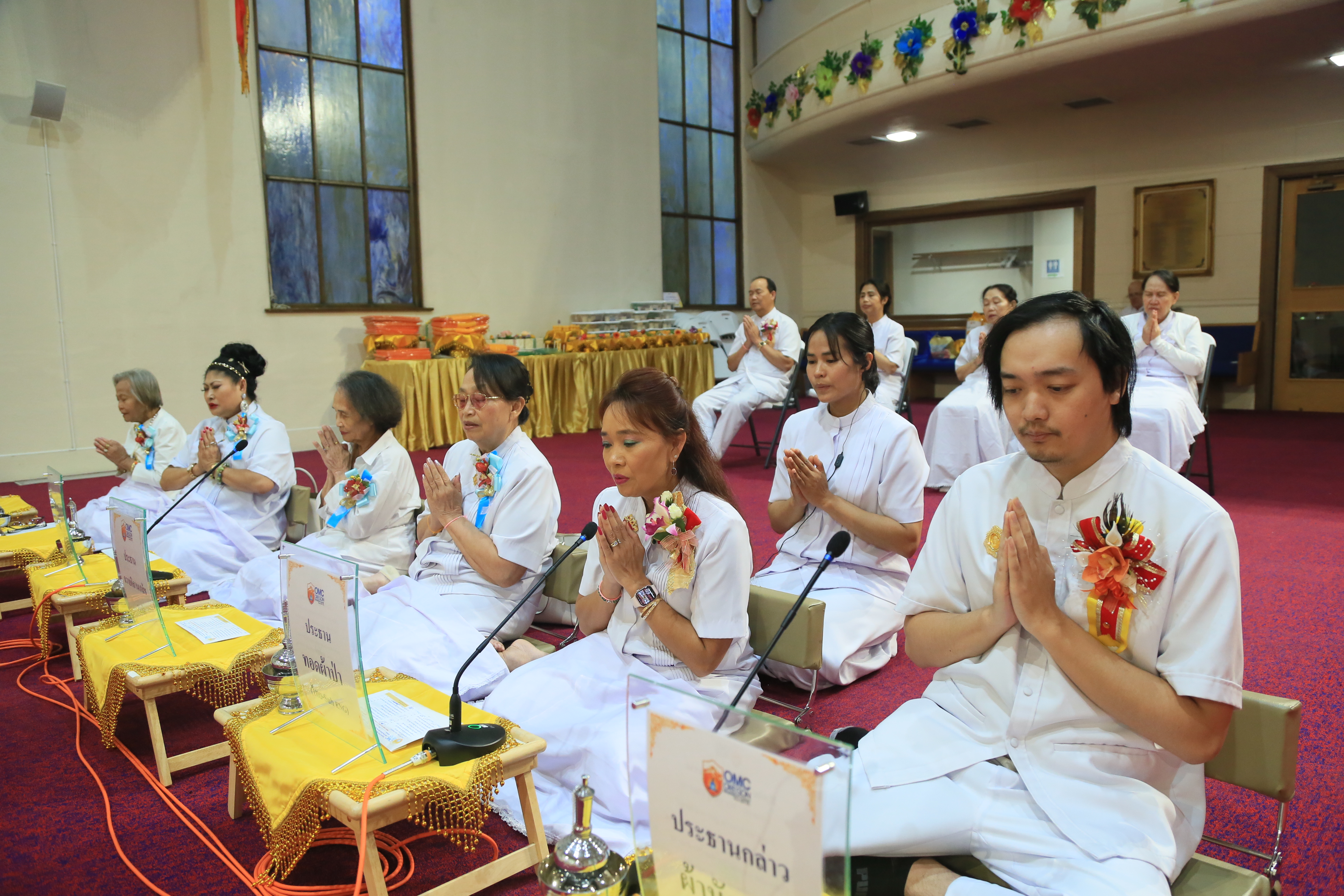 ประกอบพิธีกล่าวถวายกองทุนต่างๆ