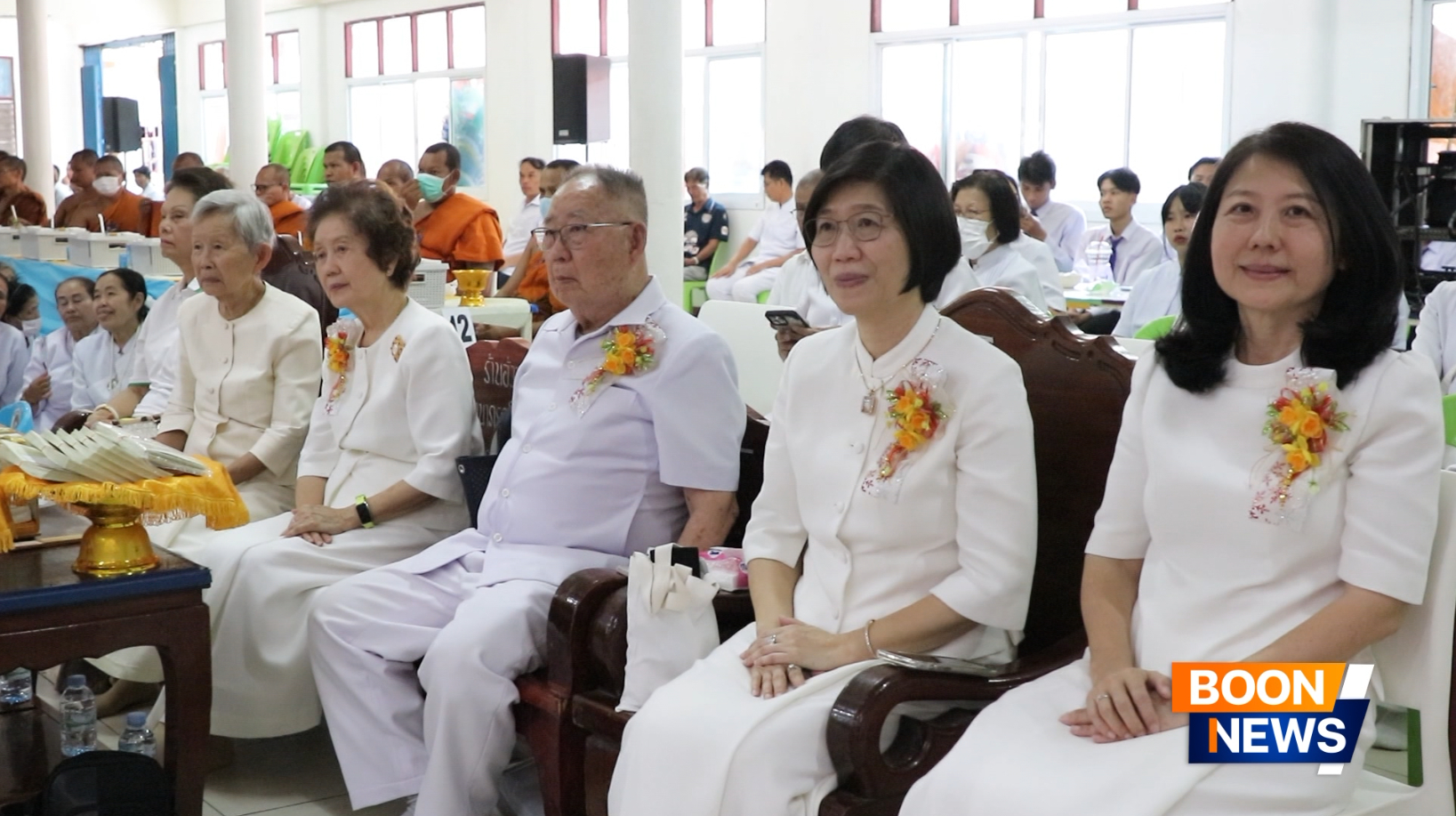 คุณพ่อทวี-คุณแม่ปราณี พร้อมด้วยครอบครัวโรจนสินวิไล รวมถึงห้างทวีกิจ ซุปเปอร์เซนเตอร์ ทุกสาขา และผู้นำบุญ ได้พร้อมใจกันสร้างมหากุศลใหญ่ ถวายมหาสังฆทานแด่คณะสงฆ์ 300 กว่าวัด ในจังหวัดบุรีรัมย์