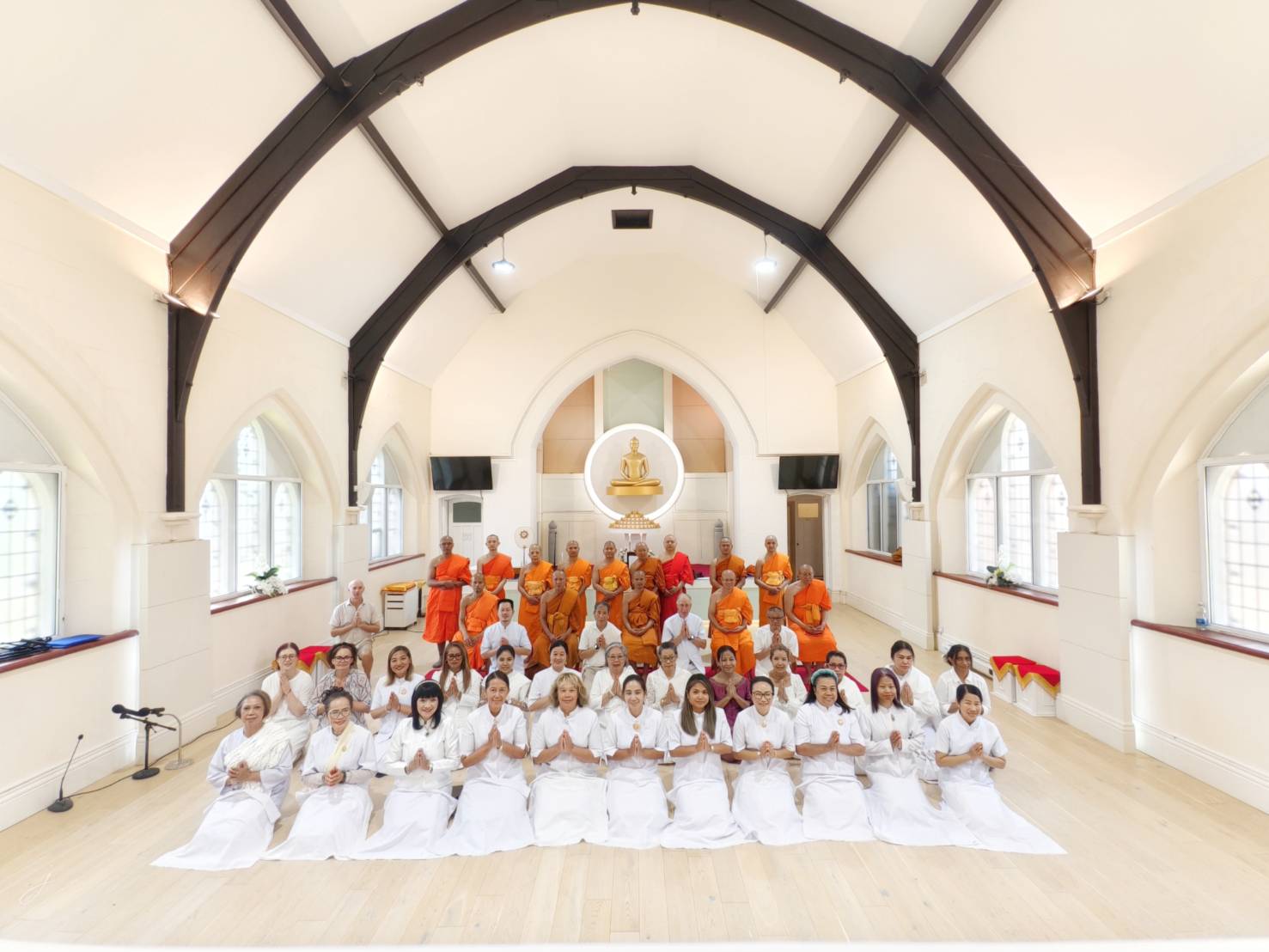 คณะสงฆ์จากวัดทั่วเมืองแมนเชสเตอร์ มาร่วมฟังพระปาติโมกข์ ณ วัดพระธรรมกายแมนเชสเตอร์