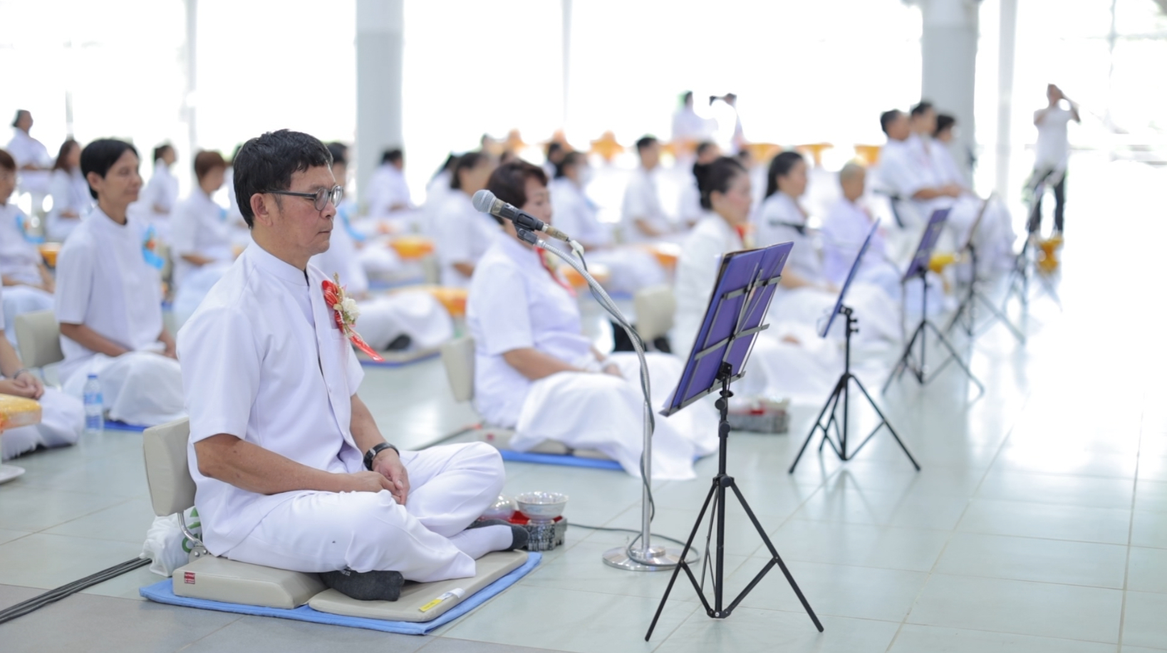 ทุกท่านได้น้อมจิตเข้าสู่สมาธิผ่านไฟล์นำนั่งสมาธิของหลวงพ่อธัมมชโย