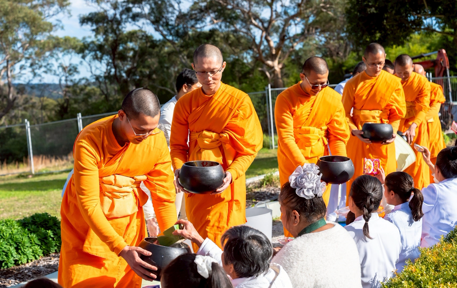 พิธีตักบาตรข้าวสารอาหารแห้ง