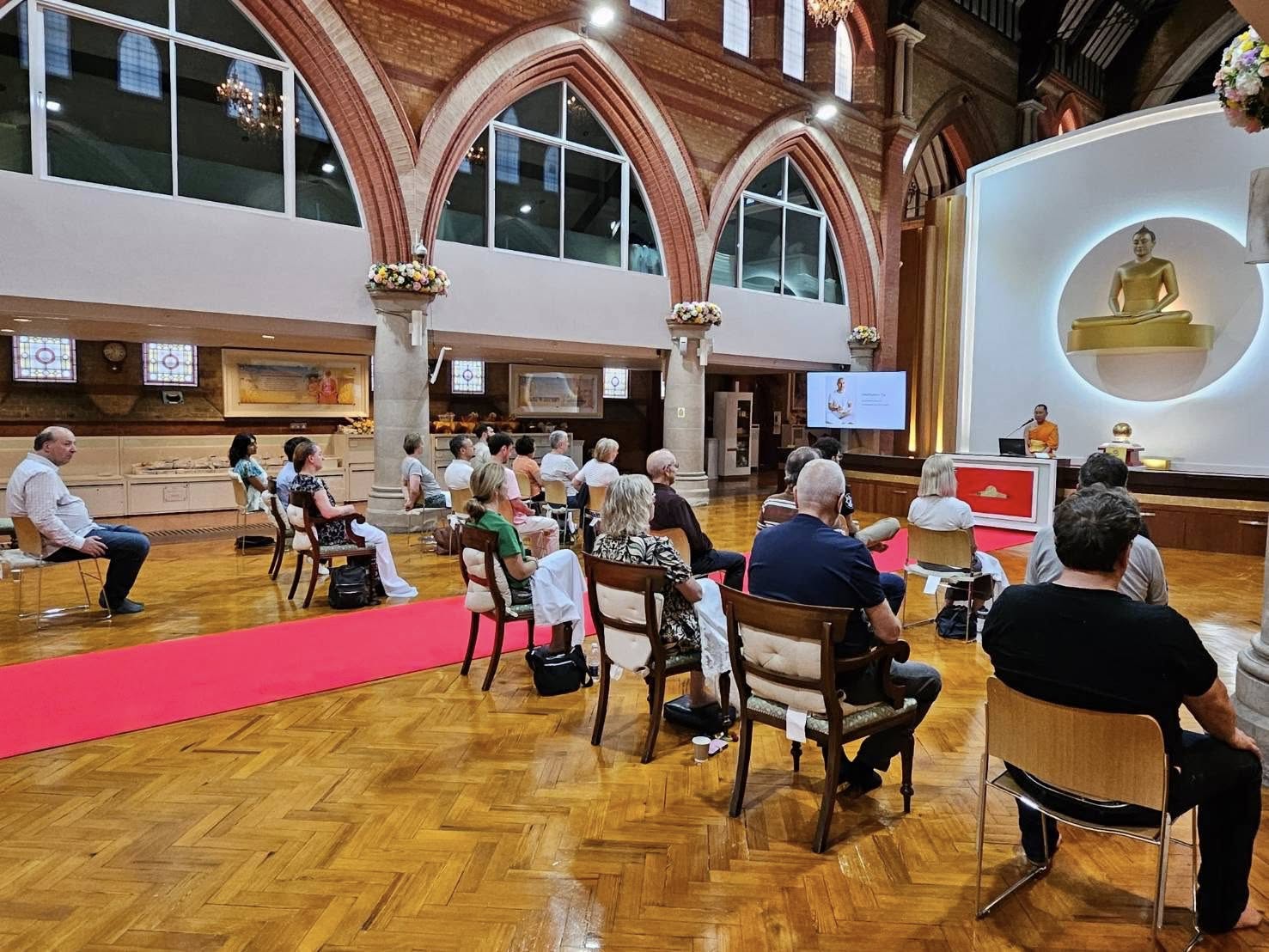 วัดพระธรรมกายลอนดอน จัดคลาสสมาธิแก่ชาวท้องถิ่น