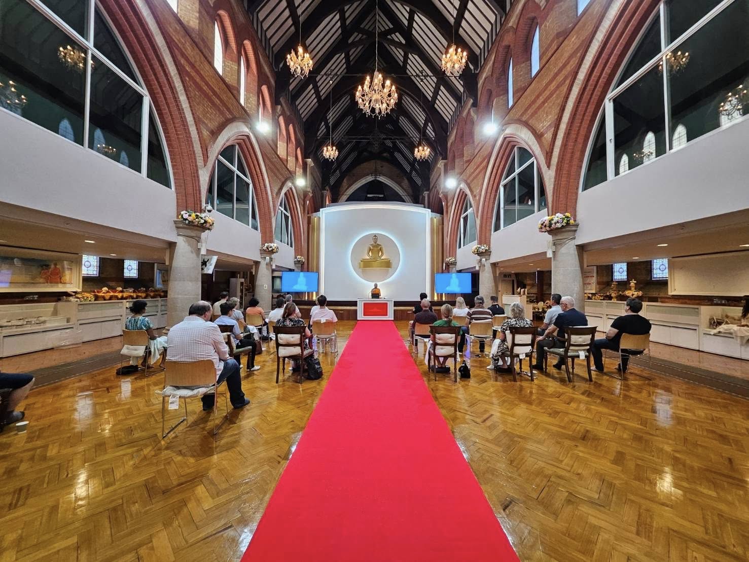 วัดพระธรรมกายลอนดอน จัดคลาสสมาธิแก่ชาวท้องถิ่น