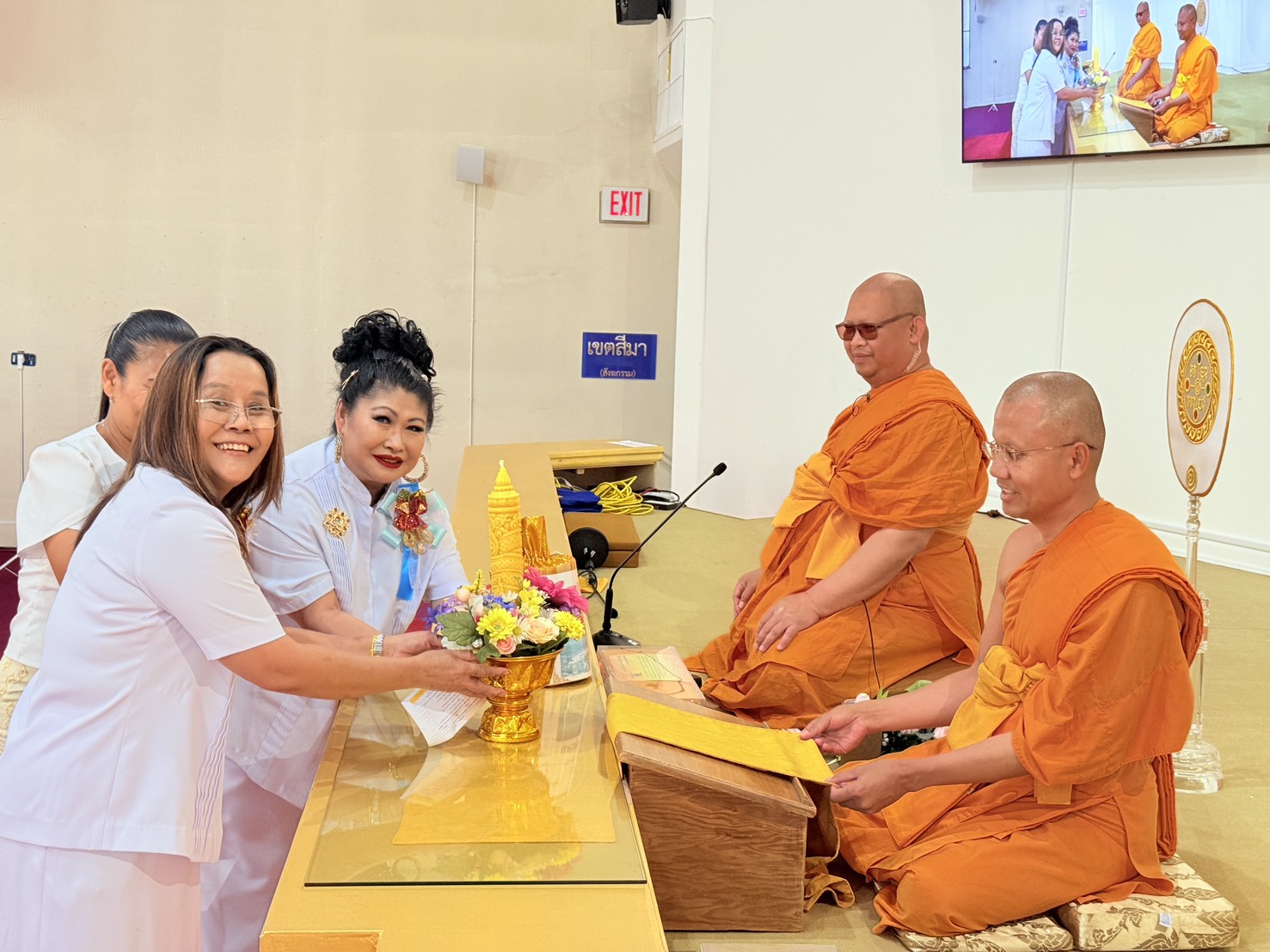 วัดพระธรรมกายออเรกอน จัดพิธีถวายเทียนพรรษา