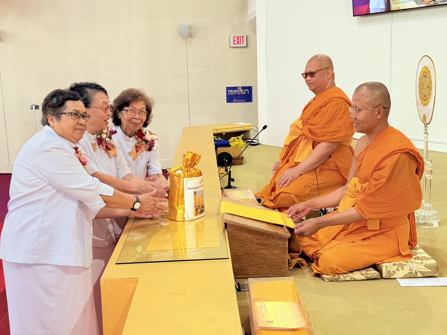 วัดพระธรรมกายออเรกอน จัดพิธีถวายเทียนพรรษา