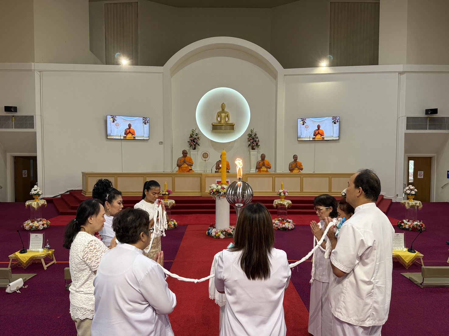วัดพระธรรมกายออเรกอน จัดพิธีถวายเทียนพรรษา