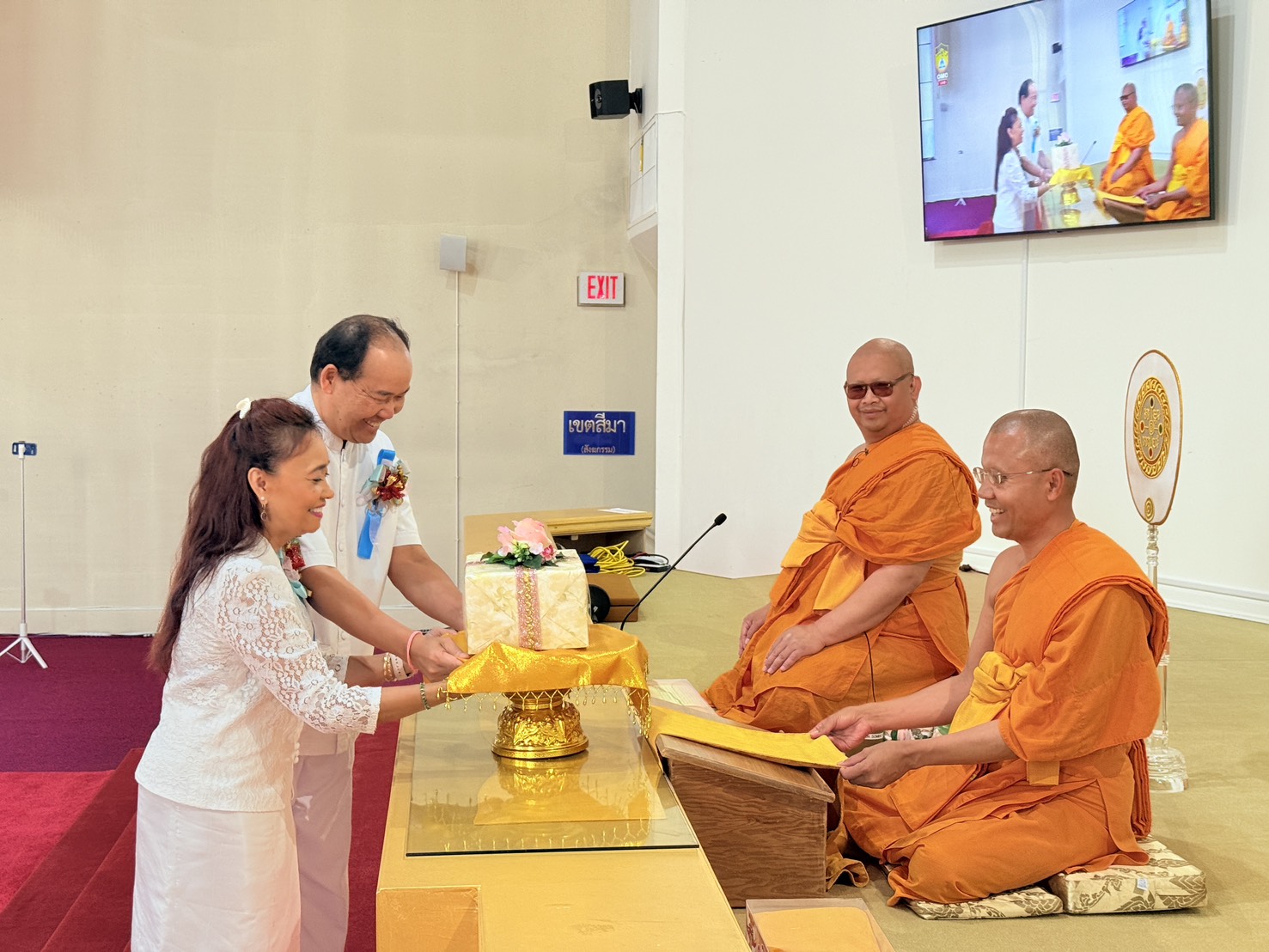วัดพระธรรมกายออเรกอน จัดพิธีถวายเทียนพรรษา