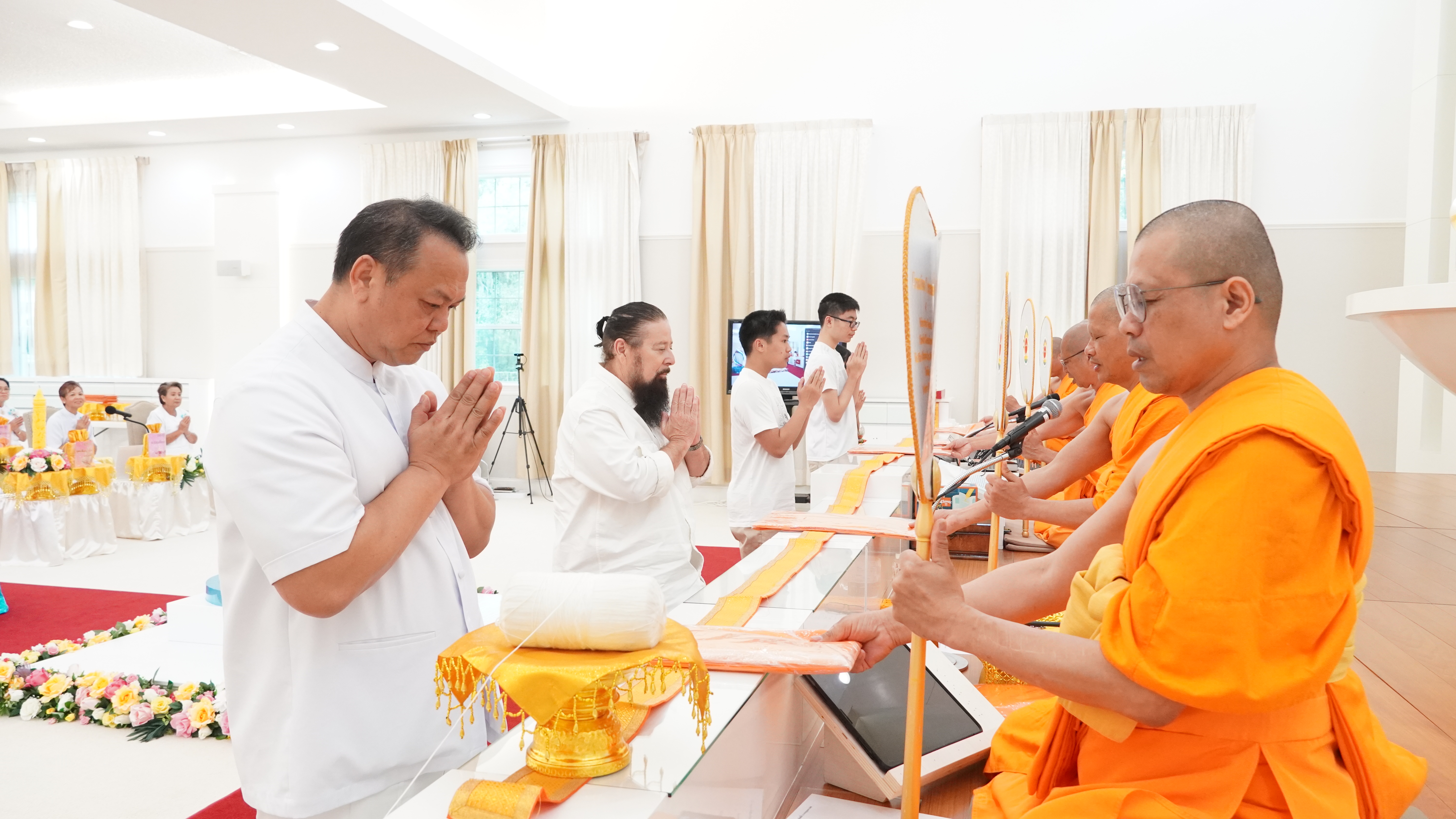 วัดพระธรรมกายฟลอริดา จัดพิธีจุดเทียนใจไฟนิรันดร์