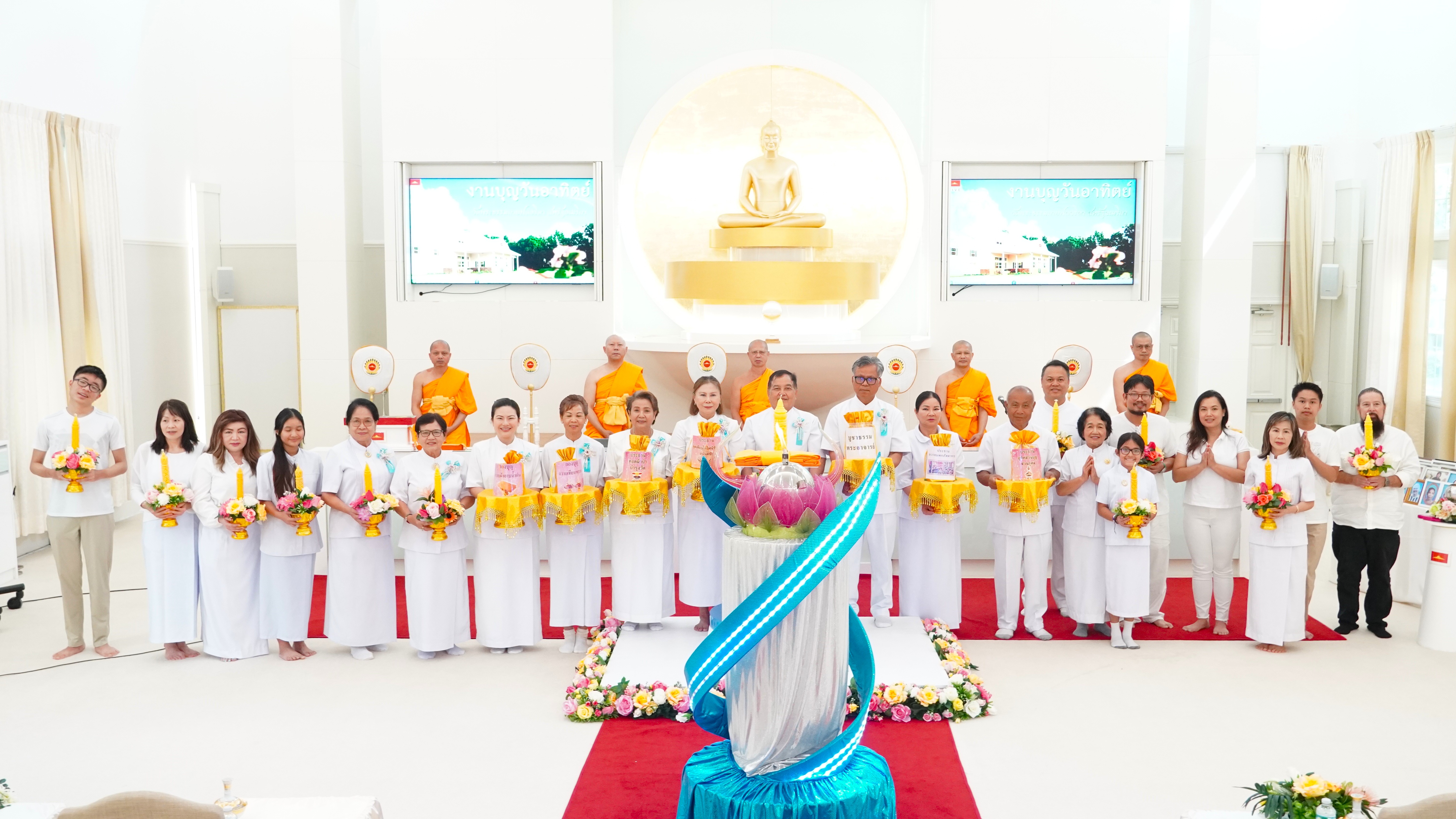 วัดพระธรรมกายฟลอริดา จัดพิธีจุดเทียนใจไฟนิรันดร์