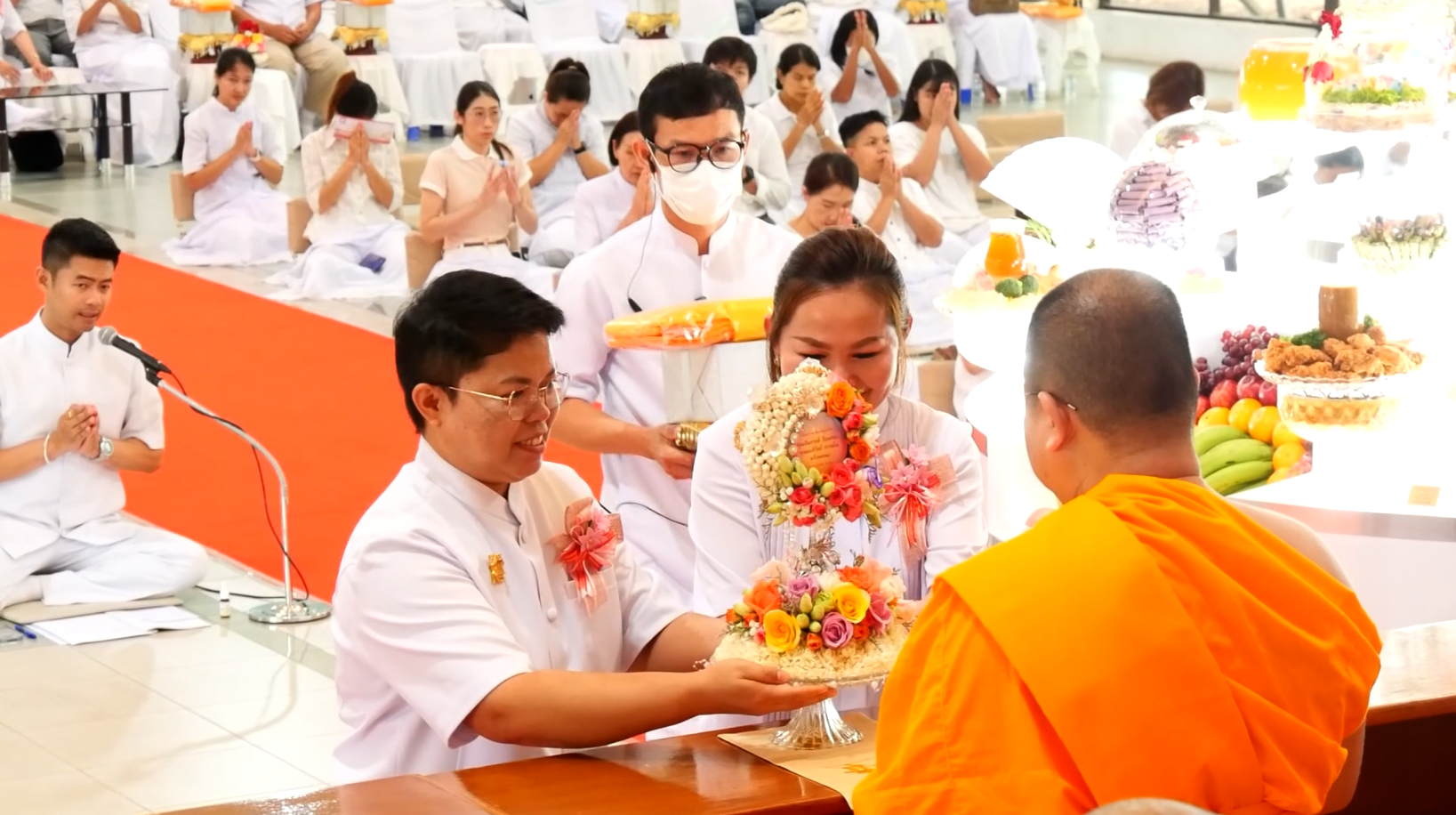 พิธีถวายรัตนบุปผาบูชาพระรัตนตรัย