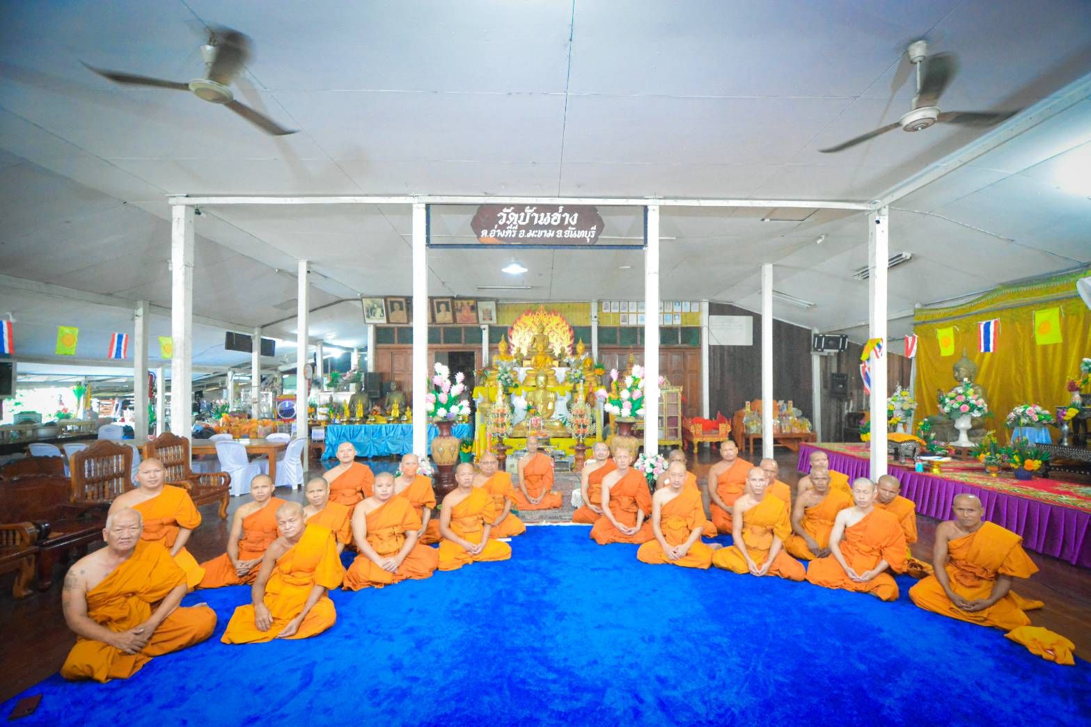 คณะสงฆ์ศูนย์ปฏิบัติธรรมเขาคิชฌกูฏ ทำวัตรพระผู้ใหญ่ เทศกาลเข้าพรรษา