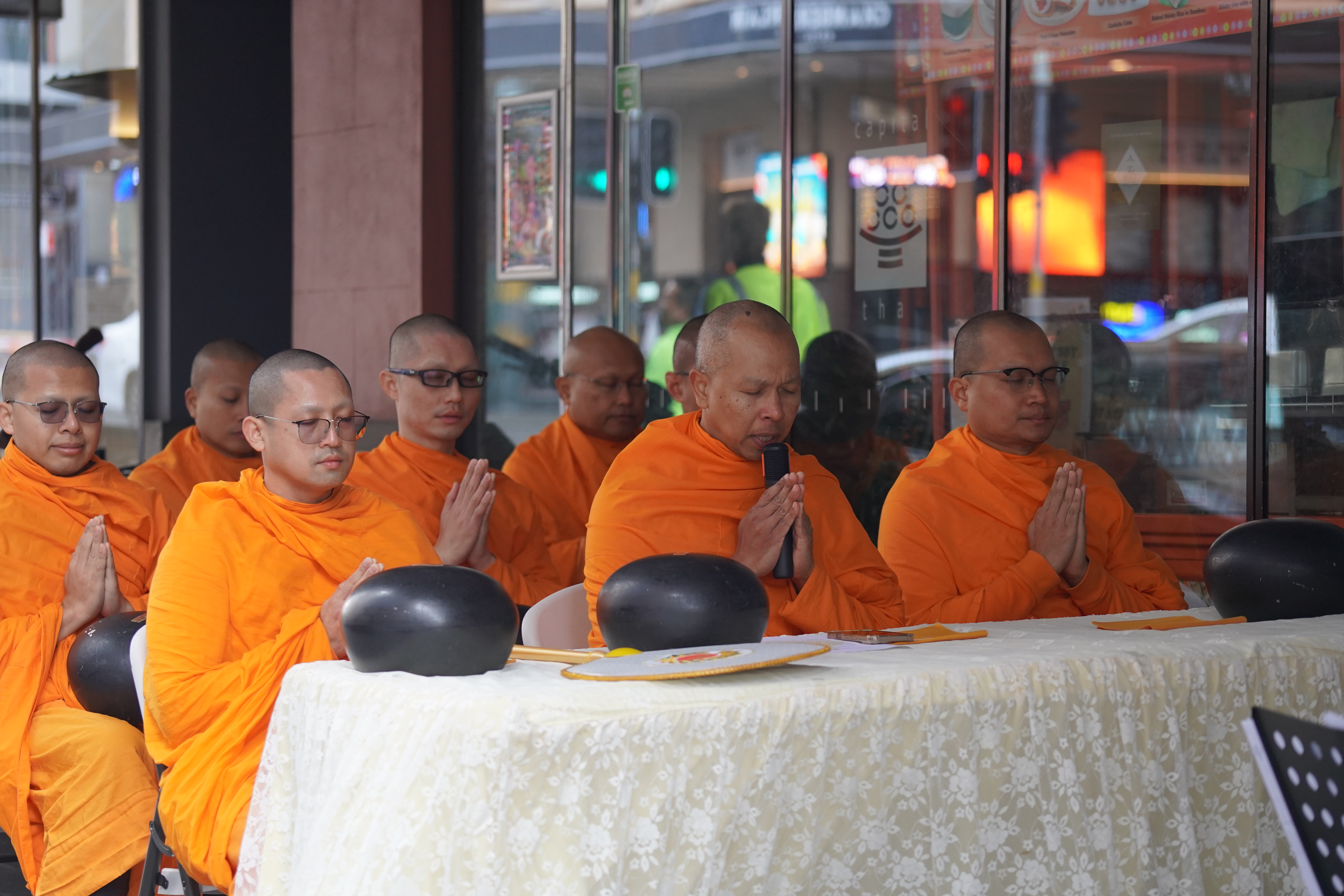 วัดพระธรรมกายนครซิดนีย์ จัดพิธีถวายเทียนพรรษา