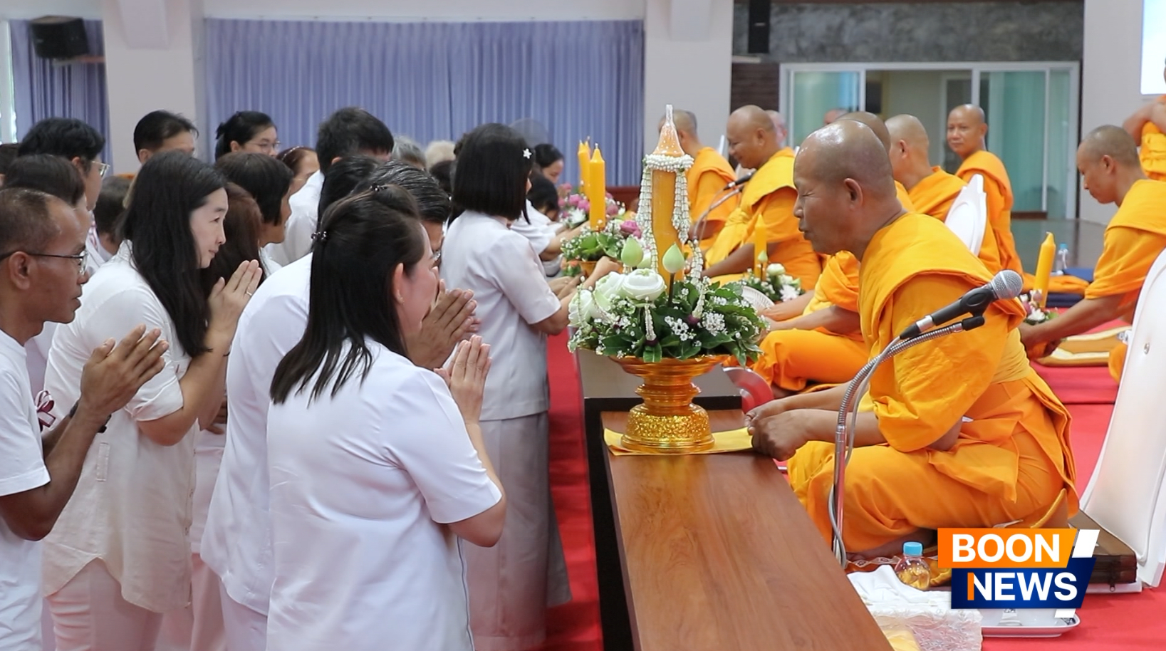 ถวายเทียนพรรษาแด่คณะสงฆ์