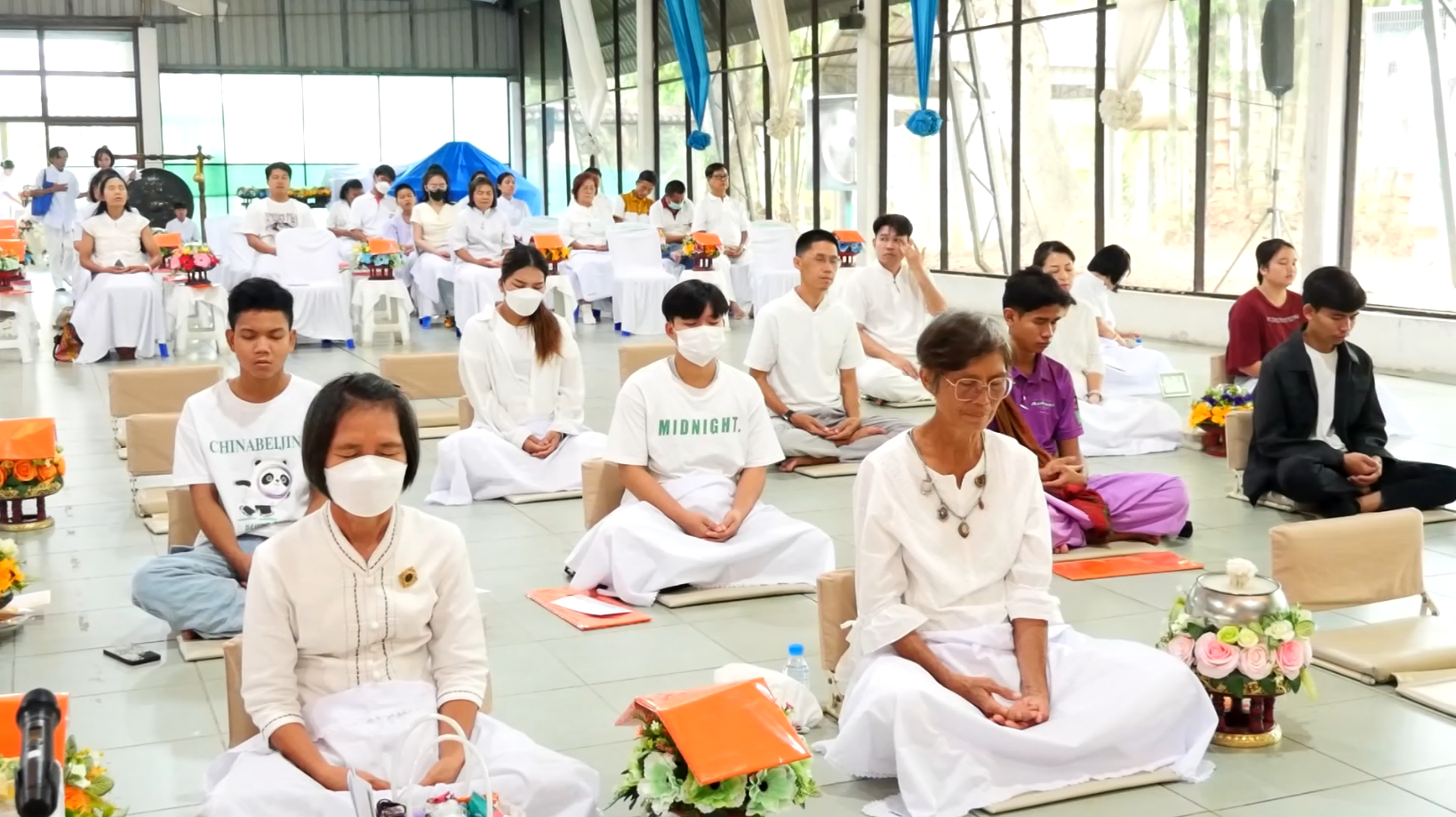 นั่งสมาธิกลั่นใจให้ผ่องใสให้เข้าถึงพระรัตนตรัยภายใน ถวายเป็นพุทธบูชาเนื่องในวันอาสาฬหบูชา