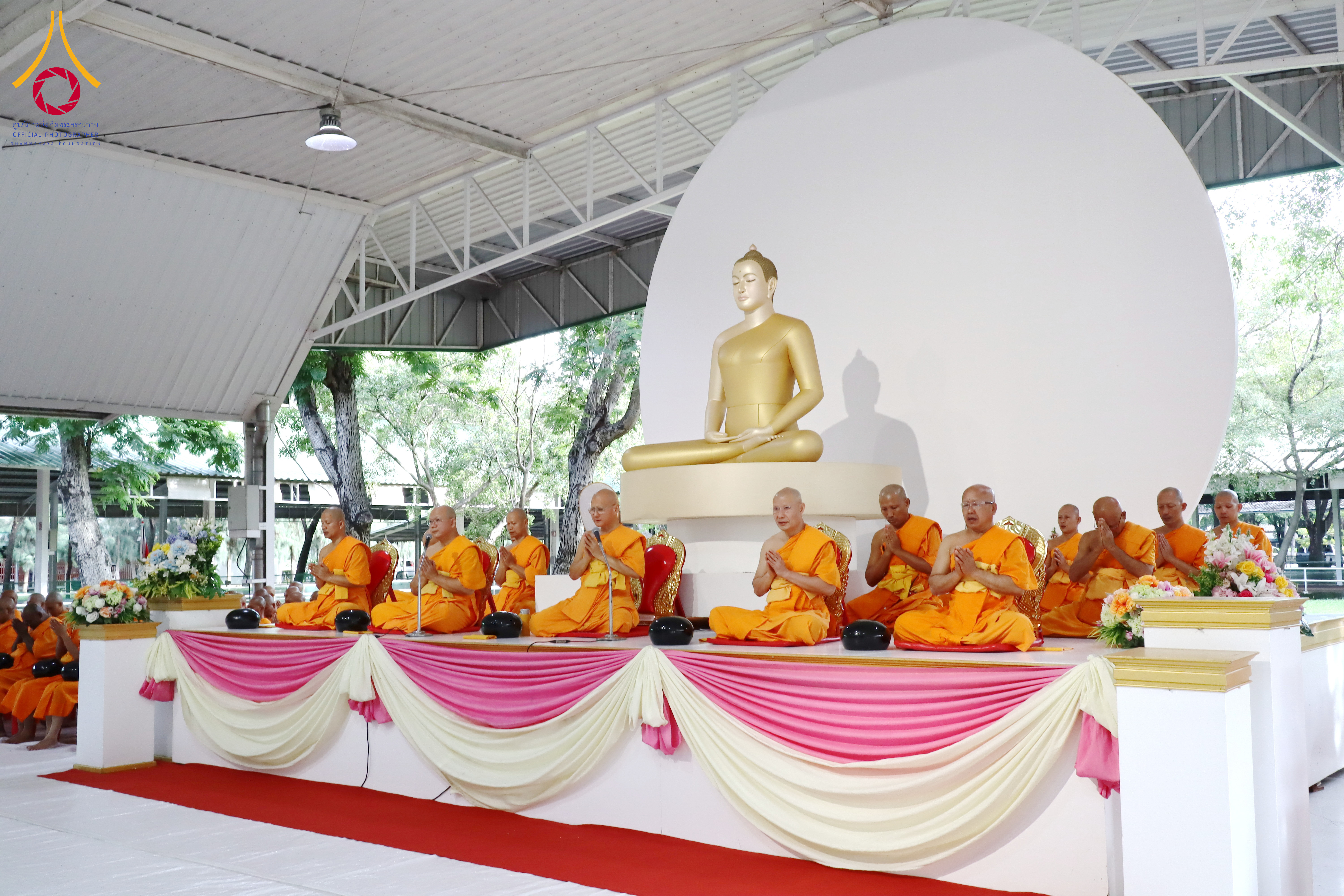 พิธีตักบาตรพระธรรมทายาท โครงการบวชพระนานาชาติ AEC และผู้นำพุทธโลก WAB