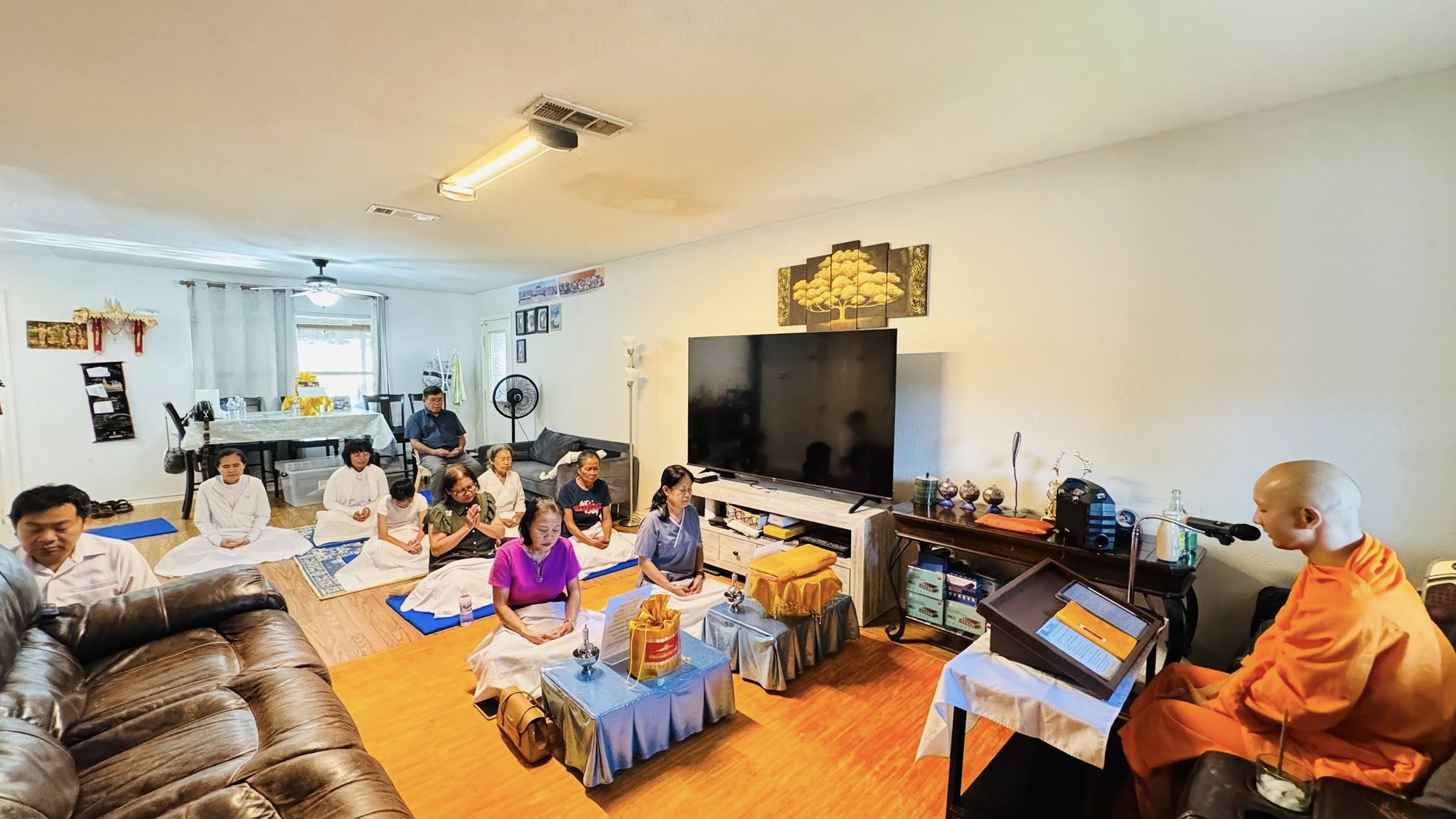 วัดพระธรรมกายเท็กซัส จัดปฏิบัติธรรมบ้านกัลยาณมิตร