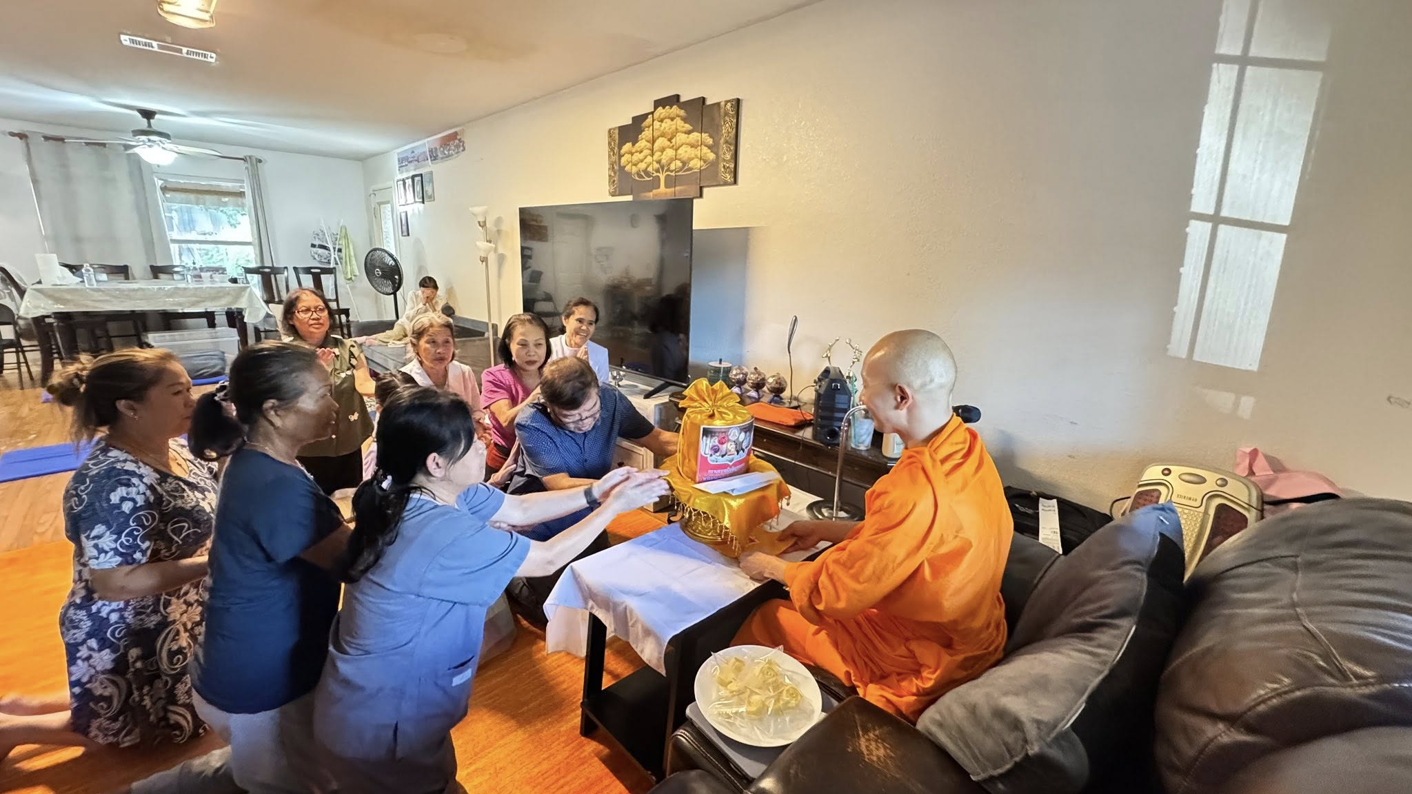 วัดพระธรรมกายเท็กซัส จัดปฏิบัติธรรมบ้านกัลยาณมิตร