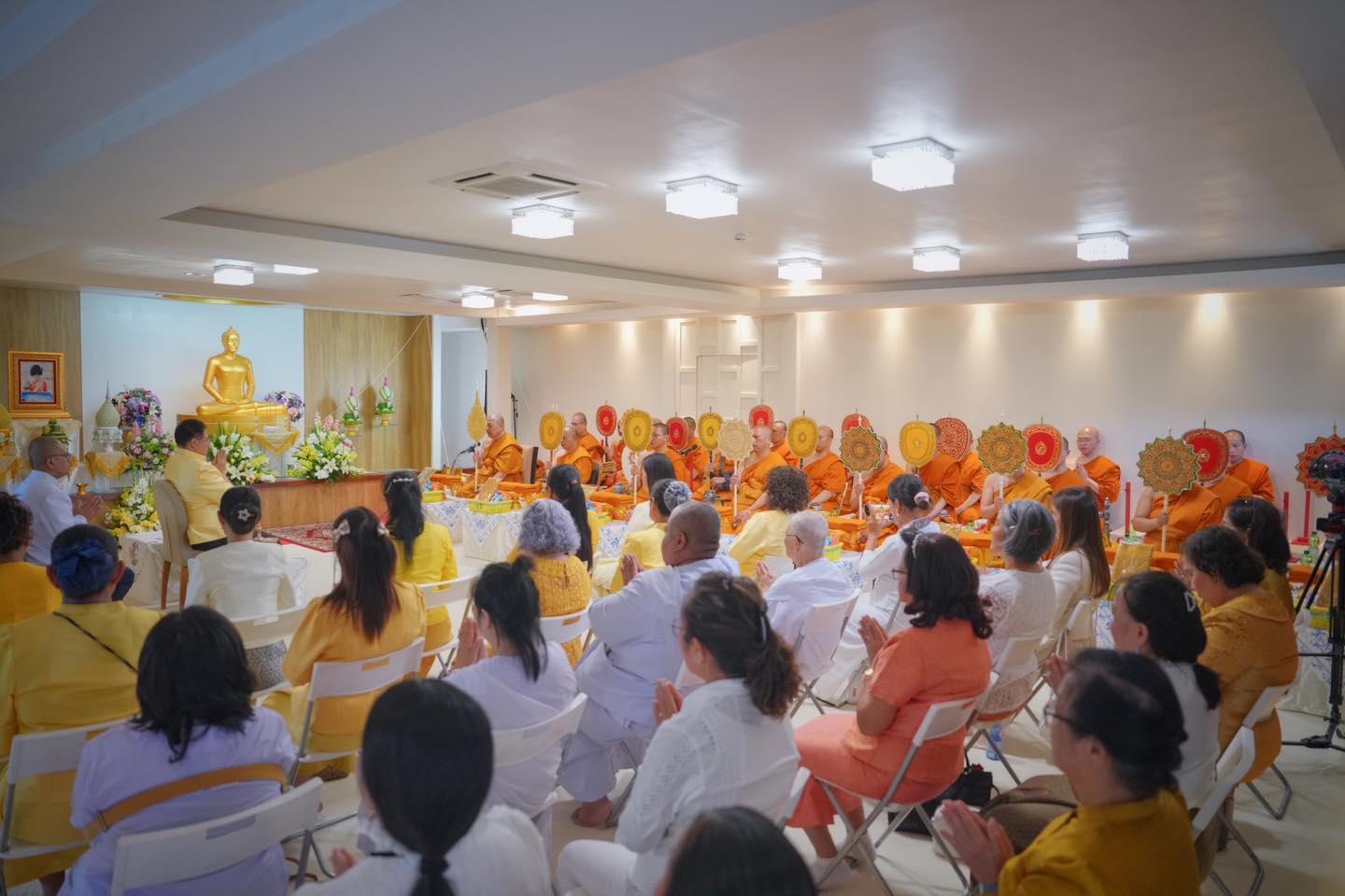 HM the King offers monks’ robes and necessities to Wat Phra Dhammakaya-Bavaria