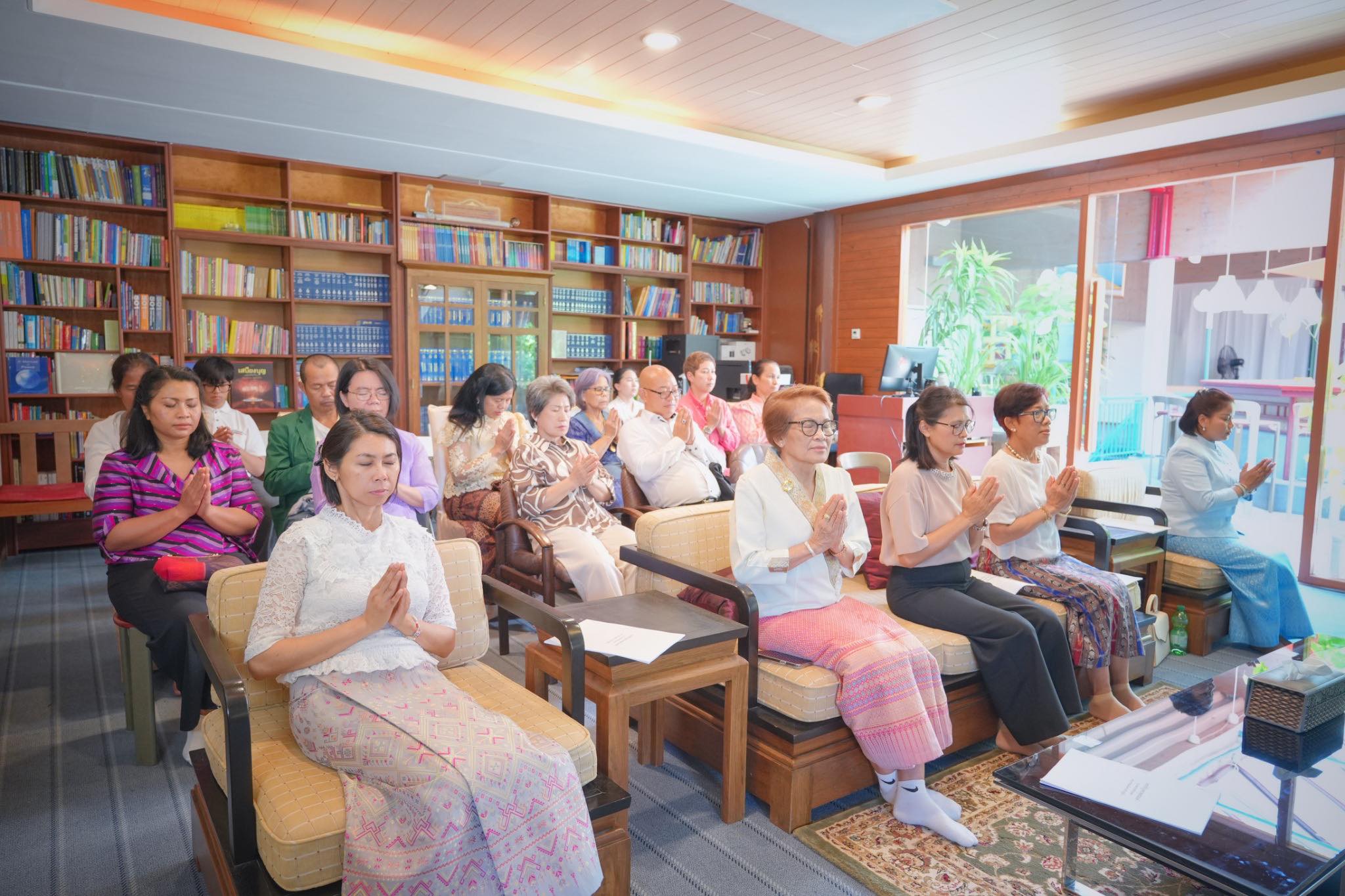 HM the King offers monks’ robes and necessities to Wat Phra Dhammakaya-Bavaria