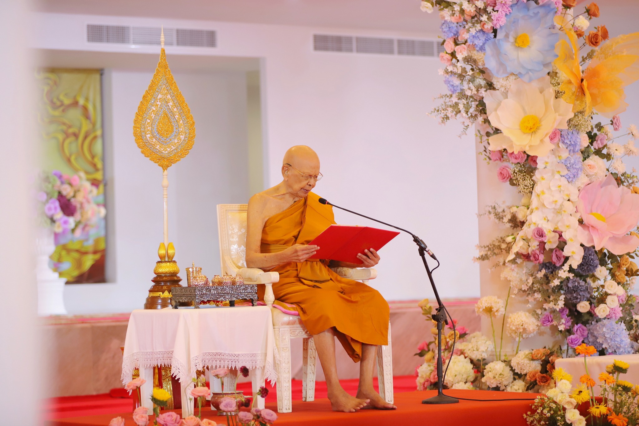 พิธีพระราชทานสัญญาบัตร พัดยศและผ้าไตรคณะสงฆ์หนใต้