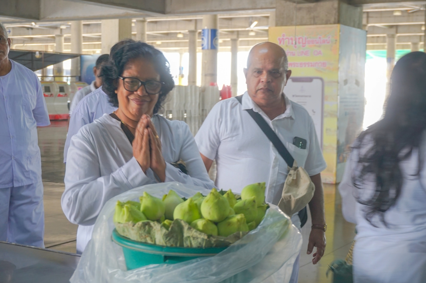 คณะชาวศรีลังกา เดินทางมาเยี่ยมชมวัดพระธรรมกาย