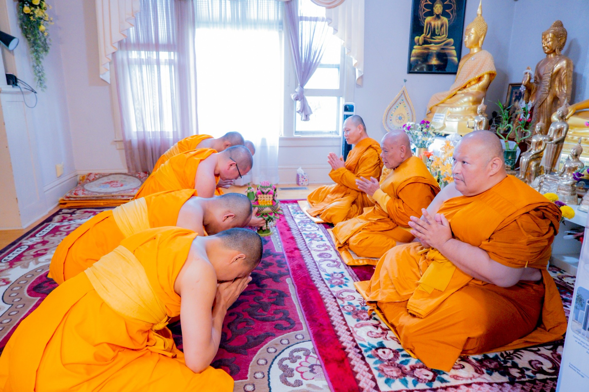 คณะสงฆ์วัดพระธรรมกายมินเนโซตา กราบทำวัตรพระผู้ใหญ่เนื่องในเทศกาลเข้าพรรษา