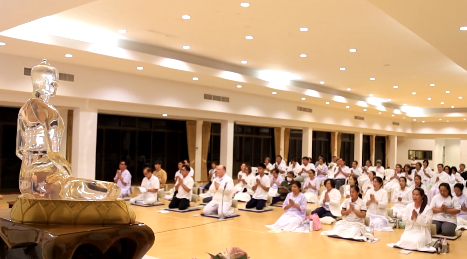 ชมรมพุทธศาสตร์สากล จัดโครงการปฏิบัติธรรมครูฟื้นฟูศีลธรรมโลก