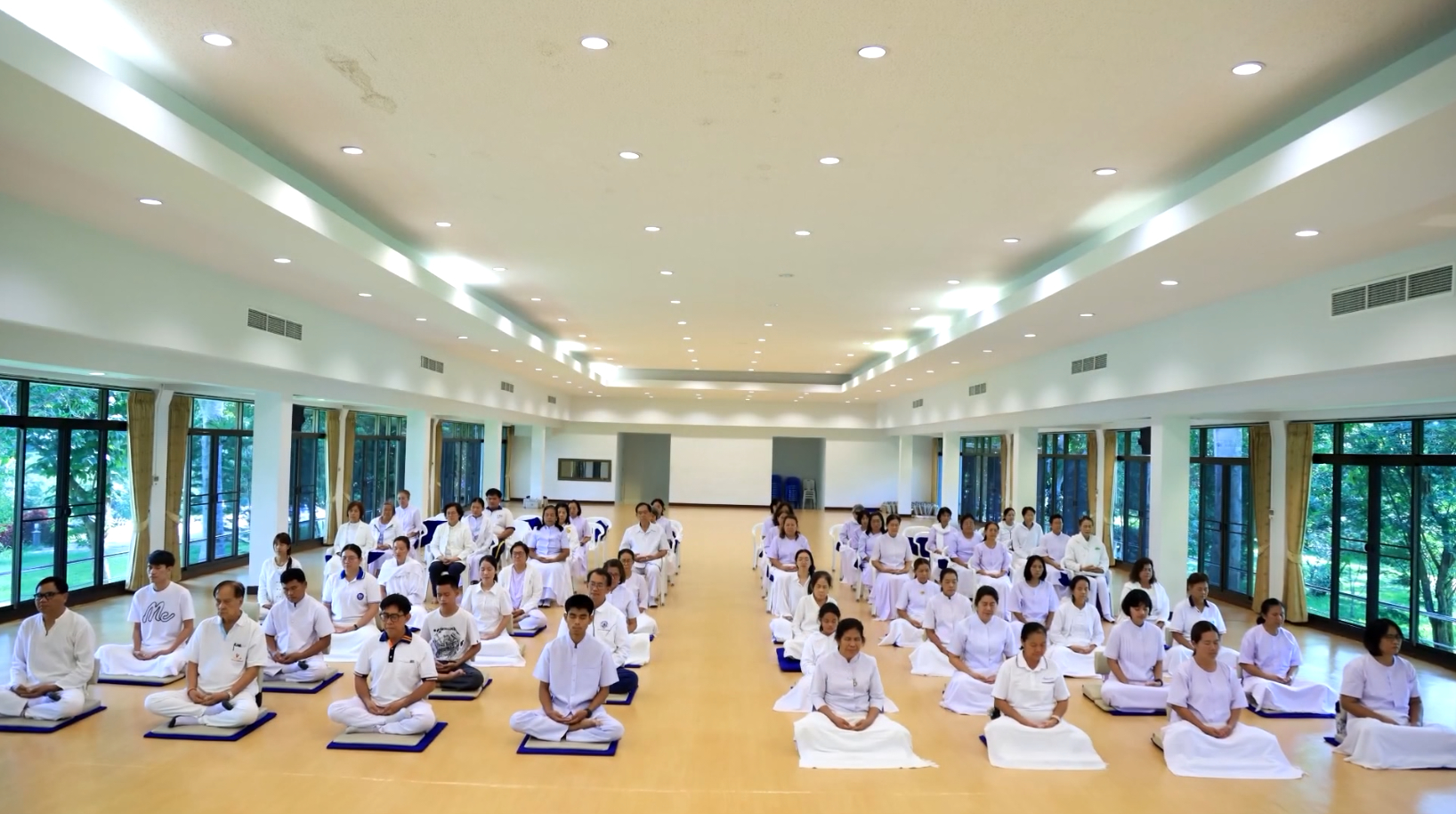 ชมรมพุทธศาสตร์สากล จัดโครงการปฏิบัติธรรมครูฟื้นฟูศีลธรรมโลก